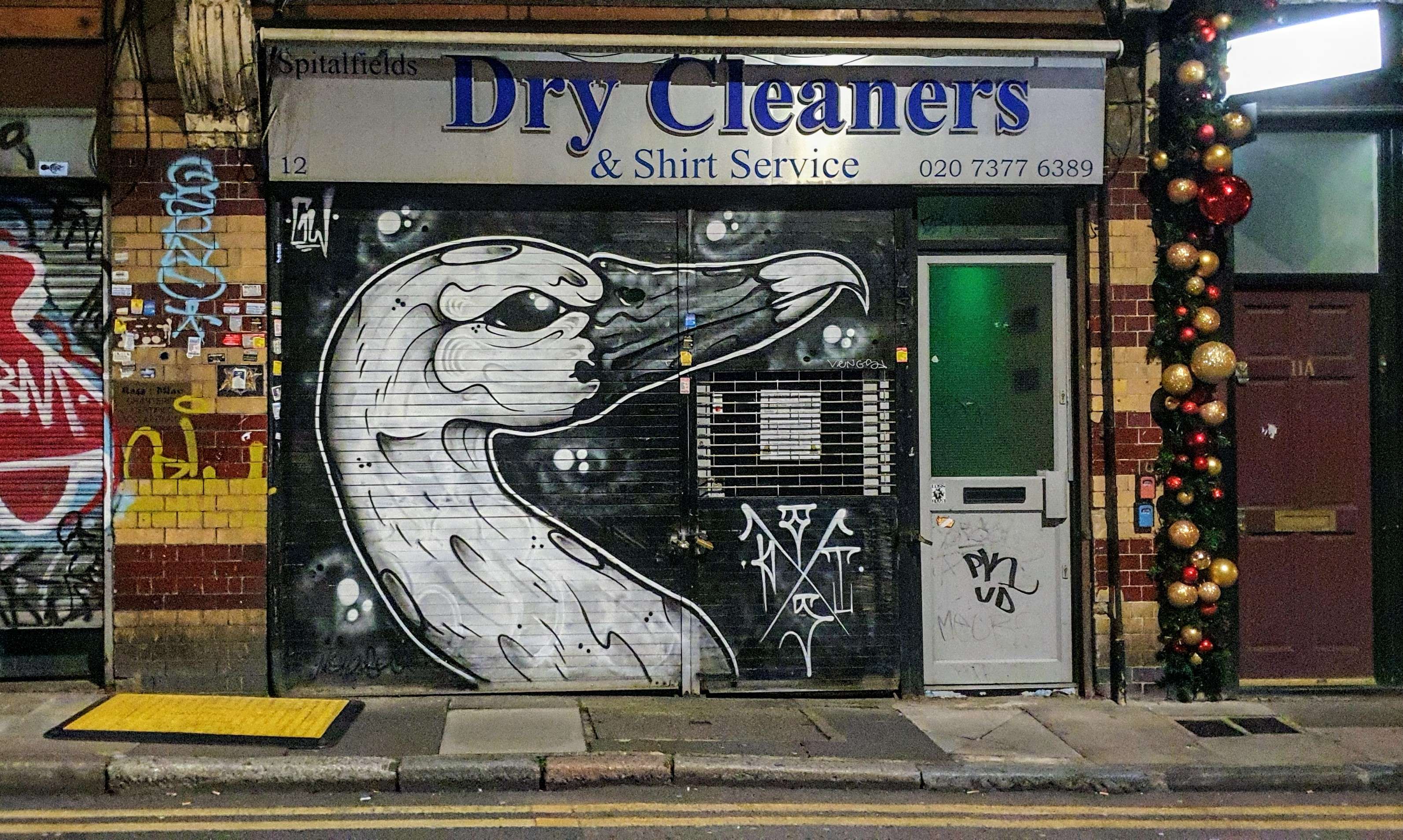 
								Street-art graffiti fresque 
								 
									13 White's Row
									E1 7NF
									London
									United Kingdom 
									AnunaQi
								Street-Art-Safari.com
								