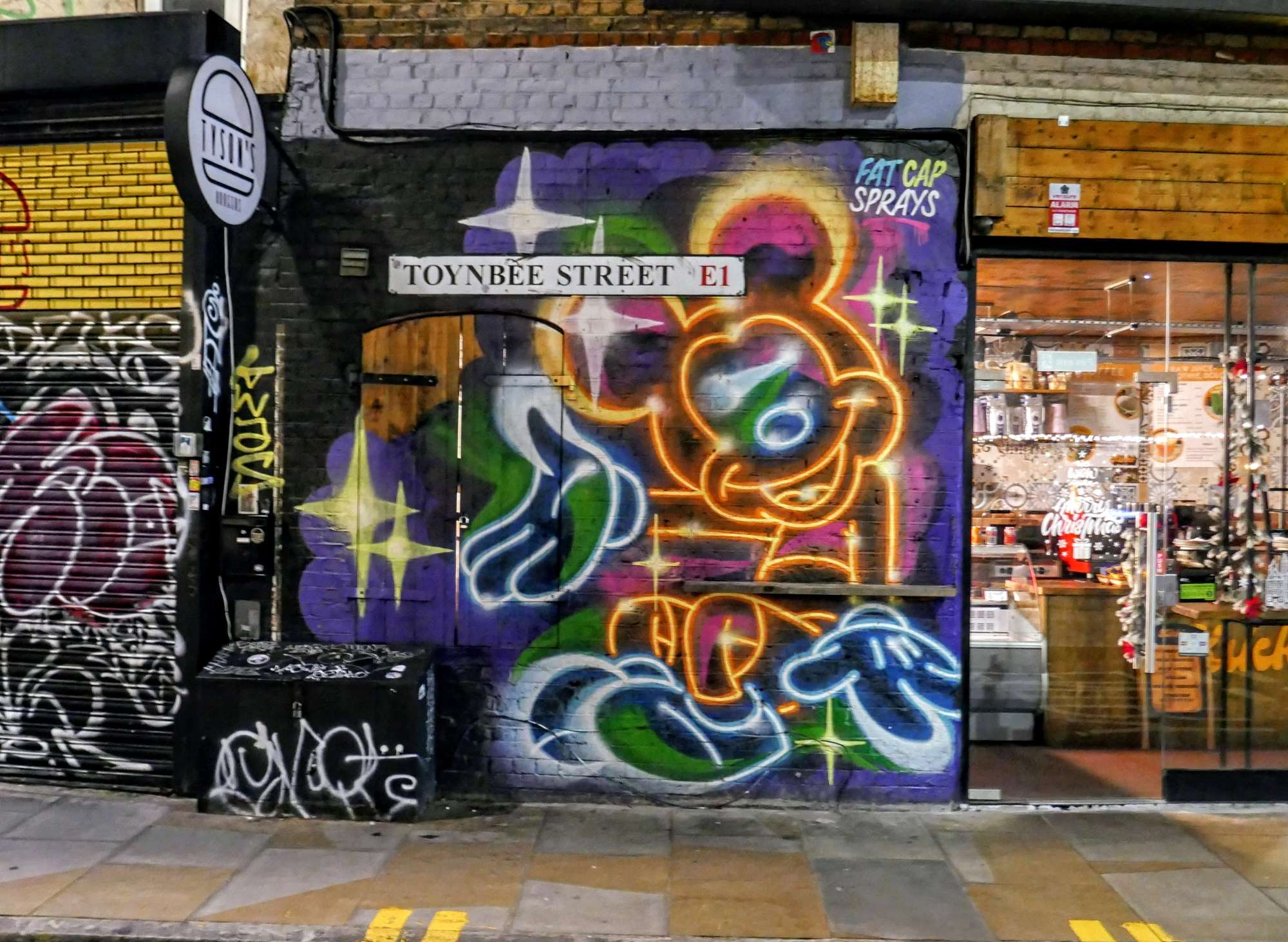 
								Street-art graffiti fresque 
								 
									225 Threadneedle Street
									EC2R 8AY
									London
									United Kingdom 
									AnunaQi
								Street-Art-Safari.com
								