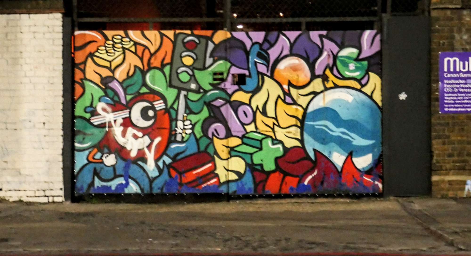 
								Street-art graffiti fresque 
								 
									6A Commercial Street
									E1 6LP
									London
									United Kingdom 
									AnunaQi
								Street-Art-Safari.com
								