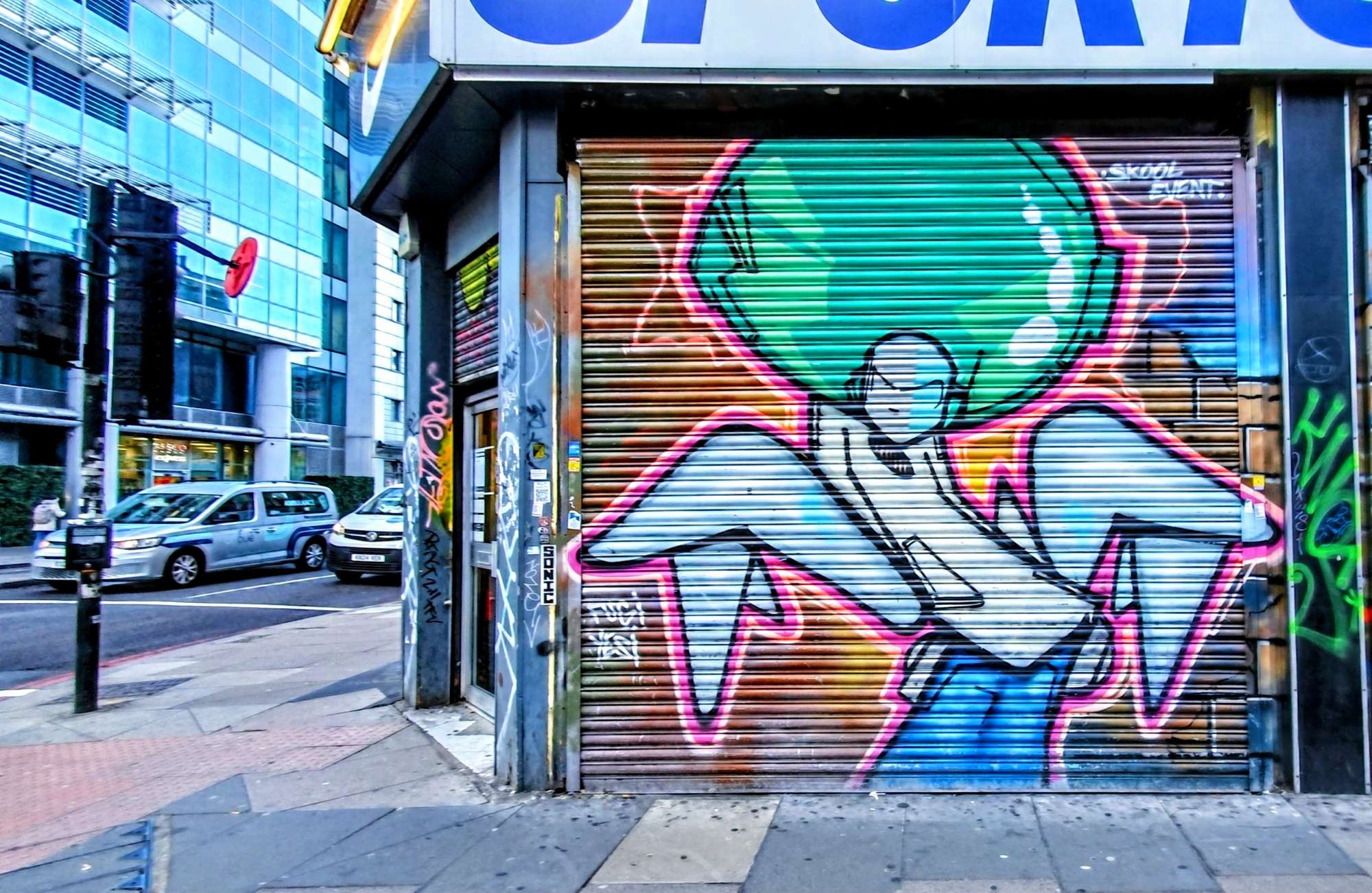 
								Street-art graffiti fresque 
								Zomby 
									103 Whitechapel High Street
									E1 7PT
									London
									United Kingdom 
									AnunaQi
								Street-Art-Safari.com
								