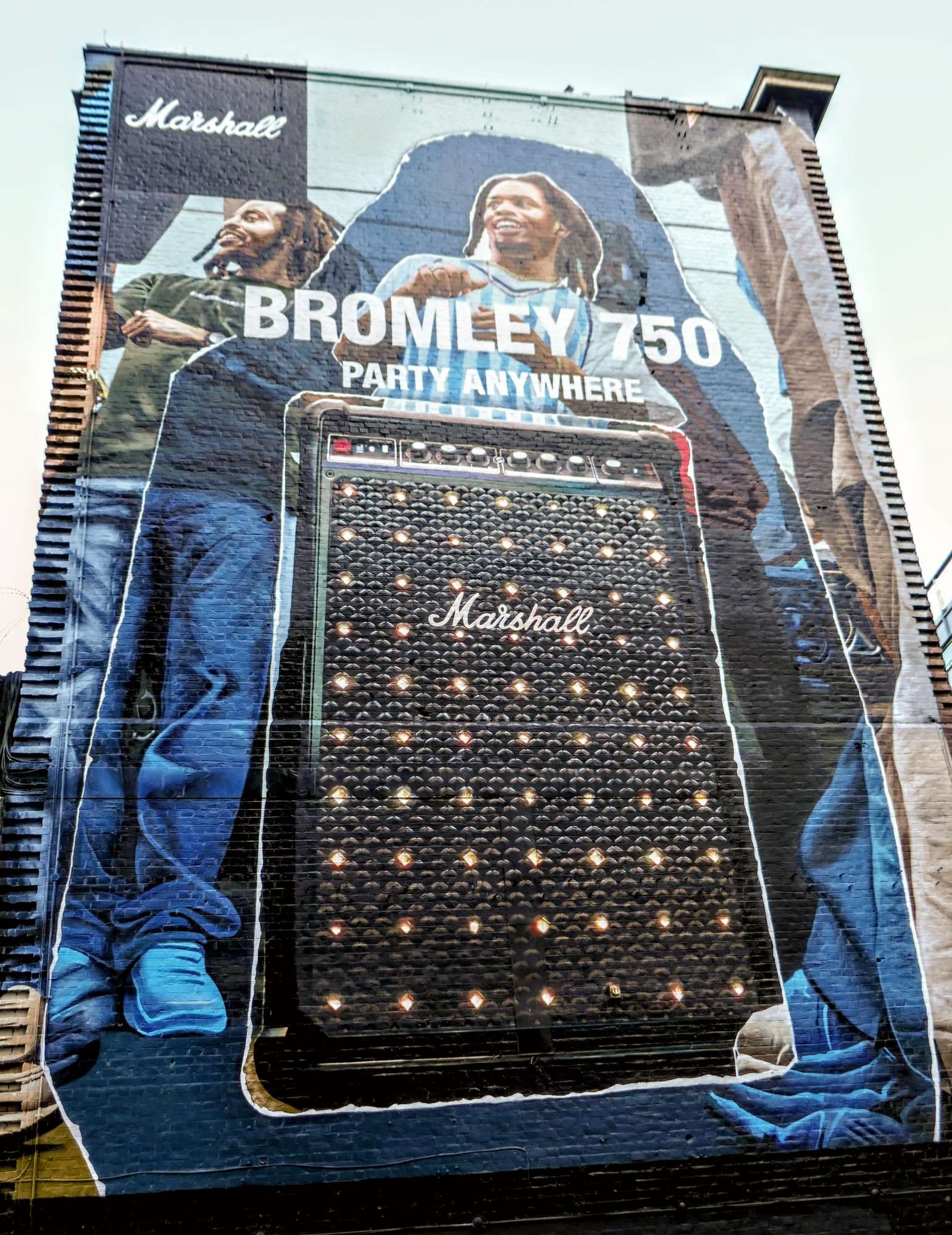 
								Street-art graffiti fresque 
								 
									96 Whitechapel High Street
									E1 7RA
									London
									United Kingdom 
									AnunaQi
								Street-Art-Safari.com
								