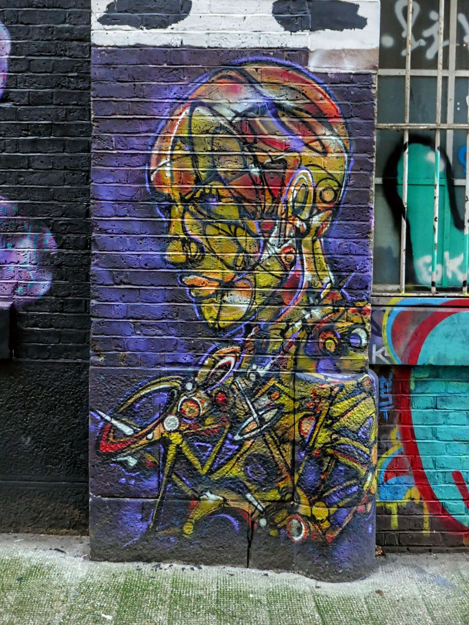 
								Street-art graffiti fresque 
								 
									6 Corbet Place
									E1 6NN
									London
									United Kingdom 
									AnunaQi
								Street-Art-Safari.com
								