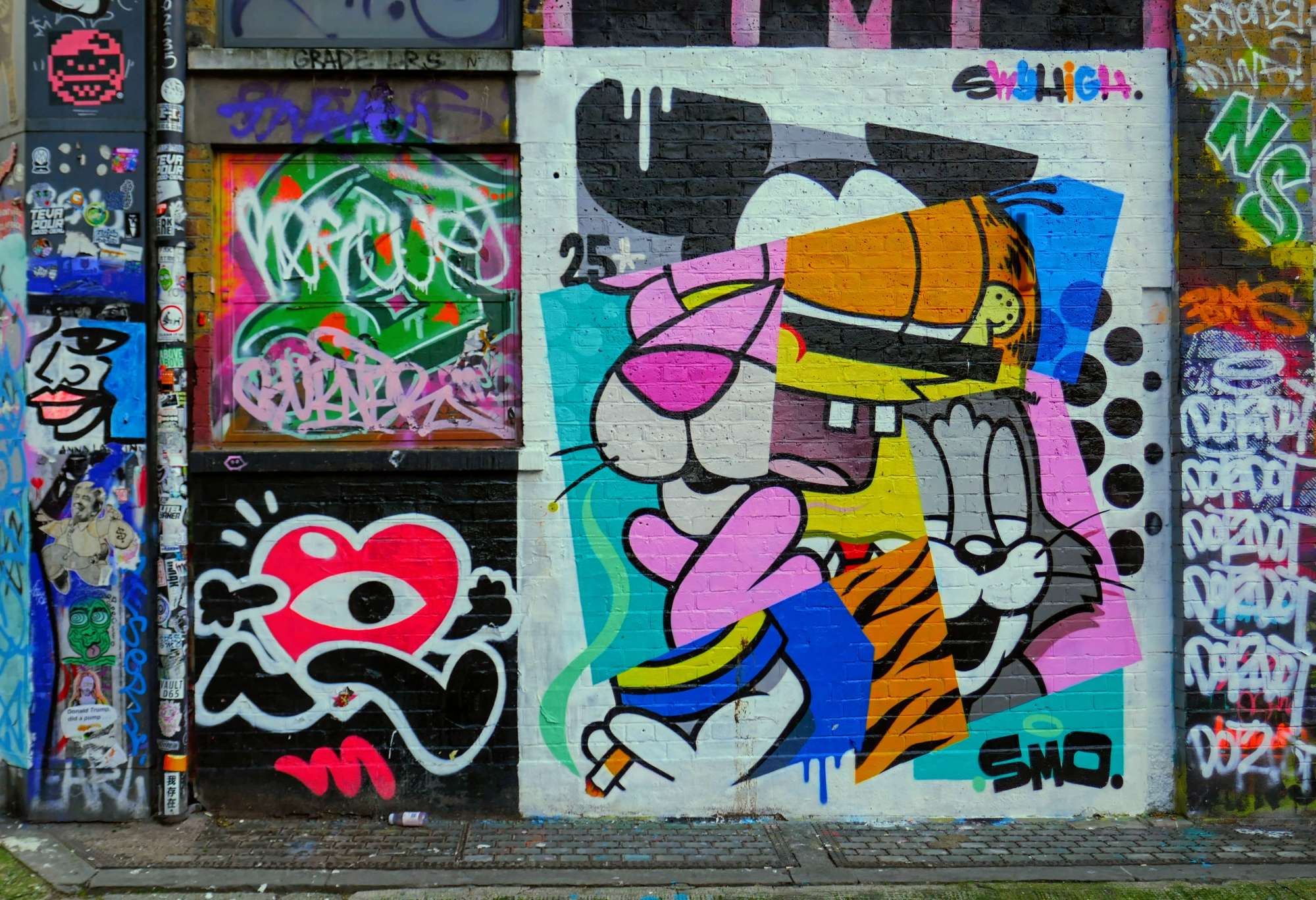 
								Street-art graffiti fresque 
								Skyhigh 
									153 Corbet Place
									E1 6BX
									London
									United Kingdom 
									AnunaQi
								Street-Art-Safari.com
								