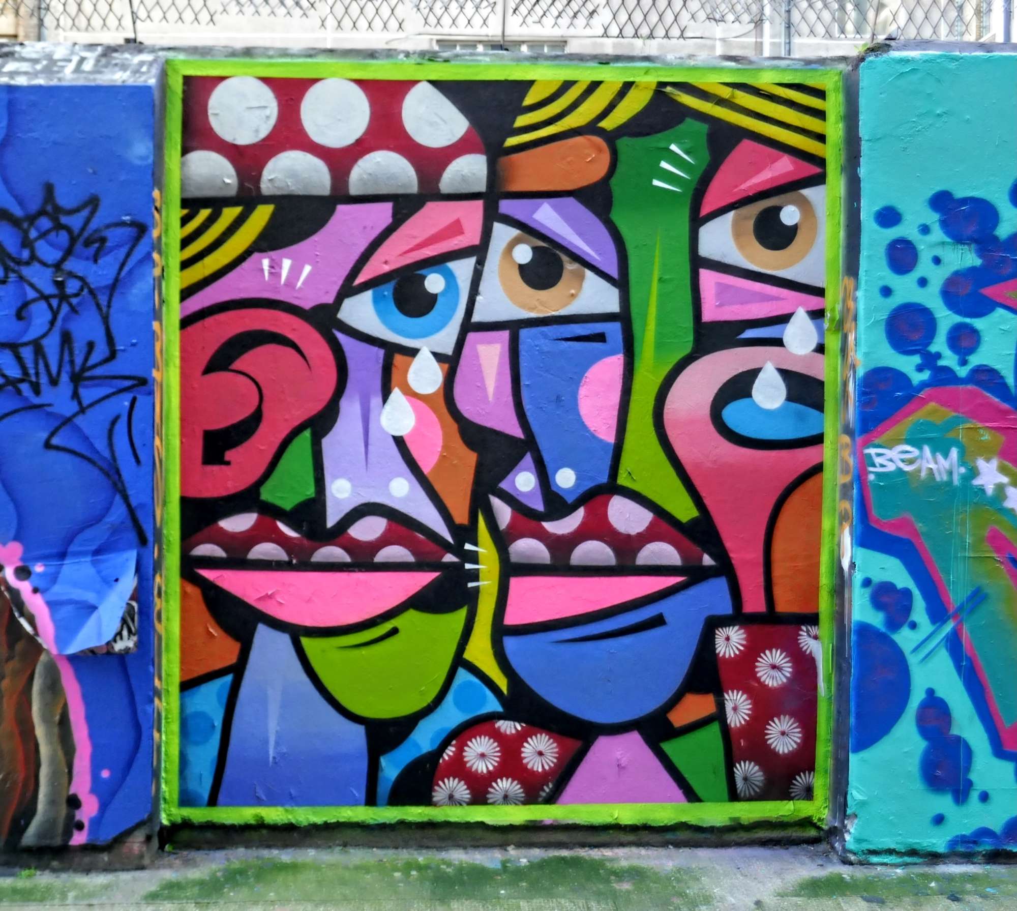 
								Street-art graffiti fresque 
								 
									132 Commercial Street
									E1 6NG
									London
									United Kingdom 
									AnunaQi
								Street-Art-Safari.com
								