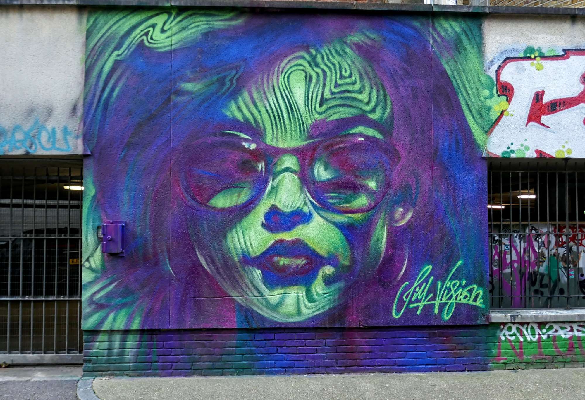 
								Street-art graffiti fresque 
								Jim Vision 
									24 Jerome Street
									E1 6NJ
									London
									United Kingdom 
									AnunaQi
								Street-Art-Safari.com
								