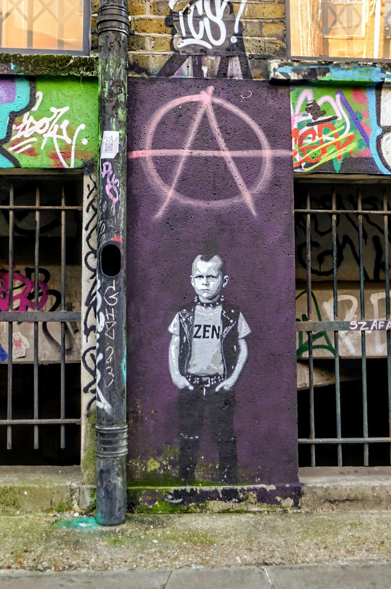 
								Street-art graffiti fresque 
								Zen Art 
									132 Commercial Street
									E1 6NG
									London
									United Kingdom 
									AnunaQi
								Street-Art-Safari.com
								