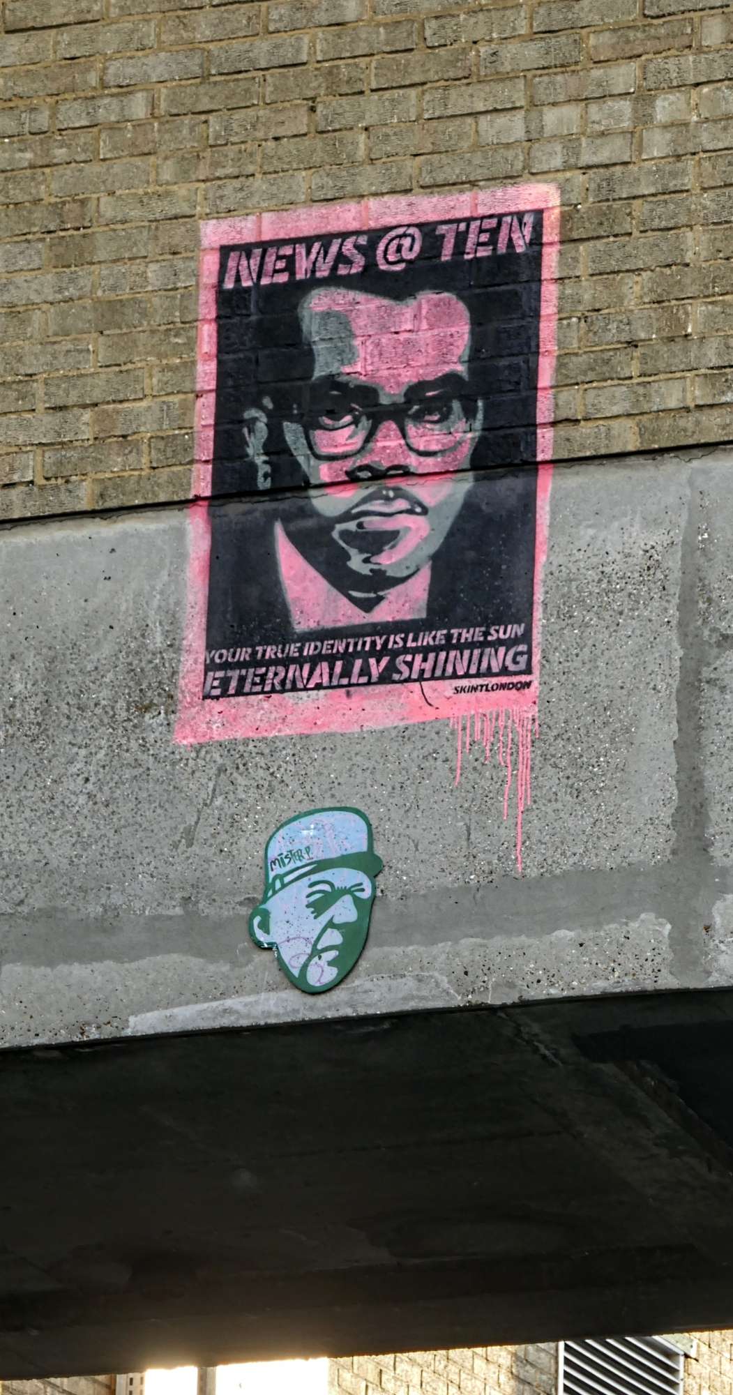 
								Street-art graffiti fresque 
								 
									18 Calvin Street
									E1 6HF
									London
									United Kingdom 
									AnunaQi
								Street-Art-Safari.com
								