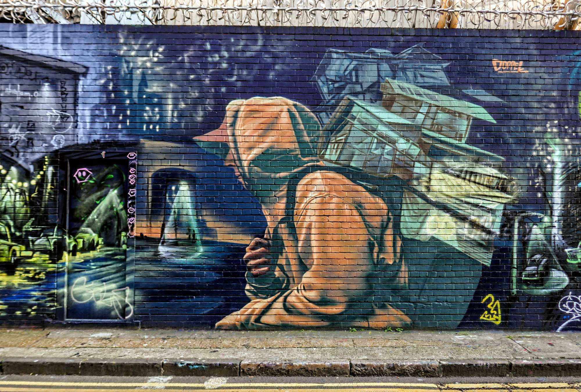 
								Street-art graffiti fresque 
								Doppel 
									16 Grey Eagle Street
									E1 6NJ
									London
									United Kingdom 
									AnunaQi
								Street-Art-Safari.com
								
