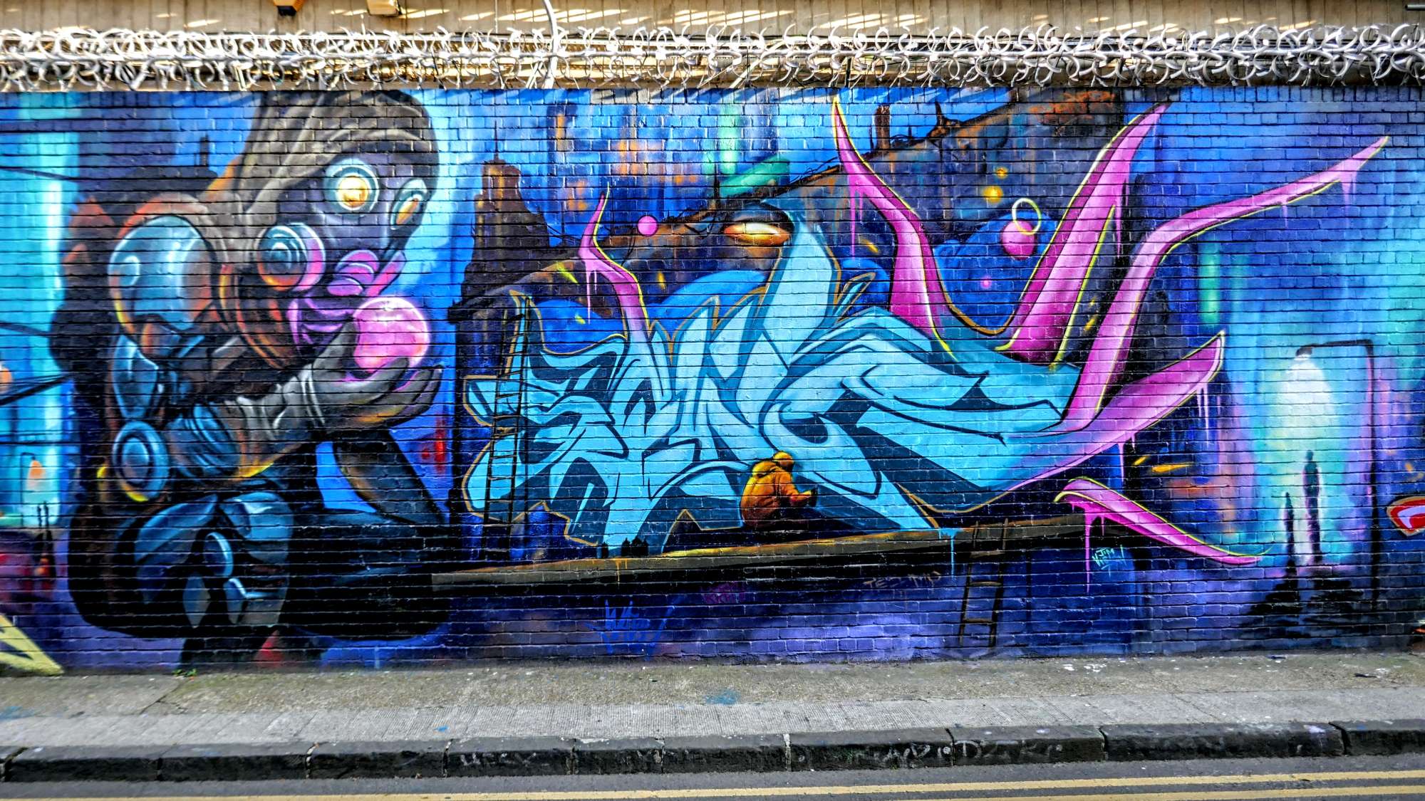 
								Street-art graffiti fresque 
								 
									27 Grey Eagle Street
									E1 6SF
									London
									United Kingdom 
									AnunaQi
								Street-Art-Safari.com
								