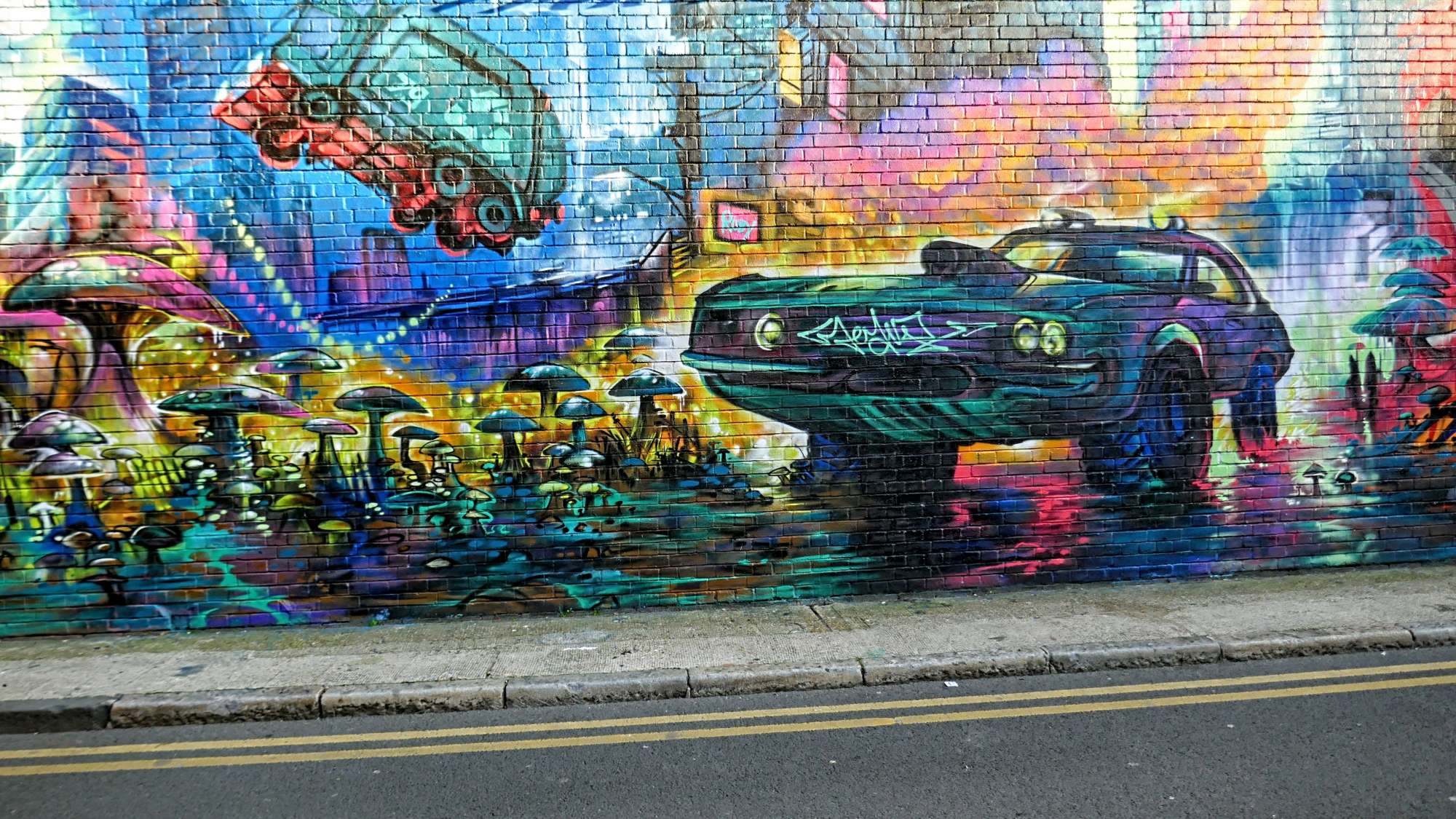 
								Street-art graffiti fresque 
								 
									47 Grey Eagle Street
									E1 6SN
									London
									United Kingdom 
									AnunaQi
								Street-Art-Safari.com
								