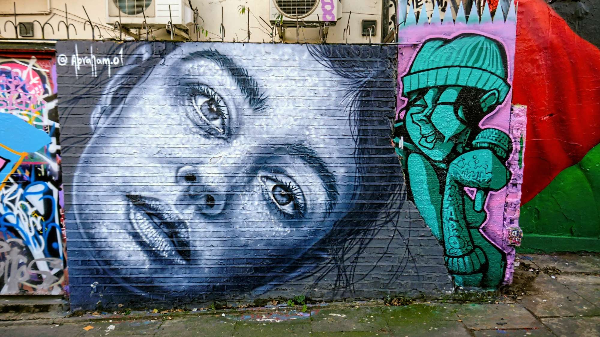 
								Street-art graffiti fresque 
								Abraham.O 
									176 Brick Lane
									E1 6RU
									London
									United Kingdom 
									AnunaQi
								Street-Art-Safari.com
								