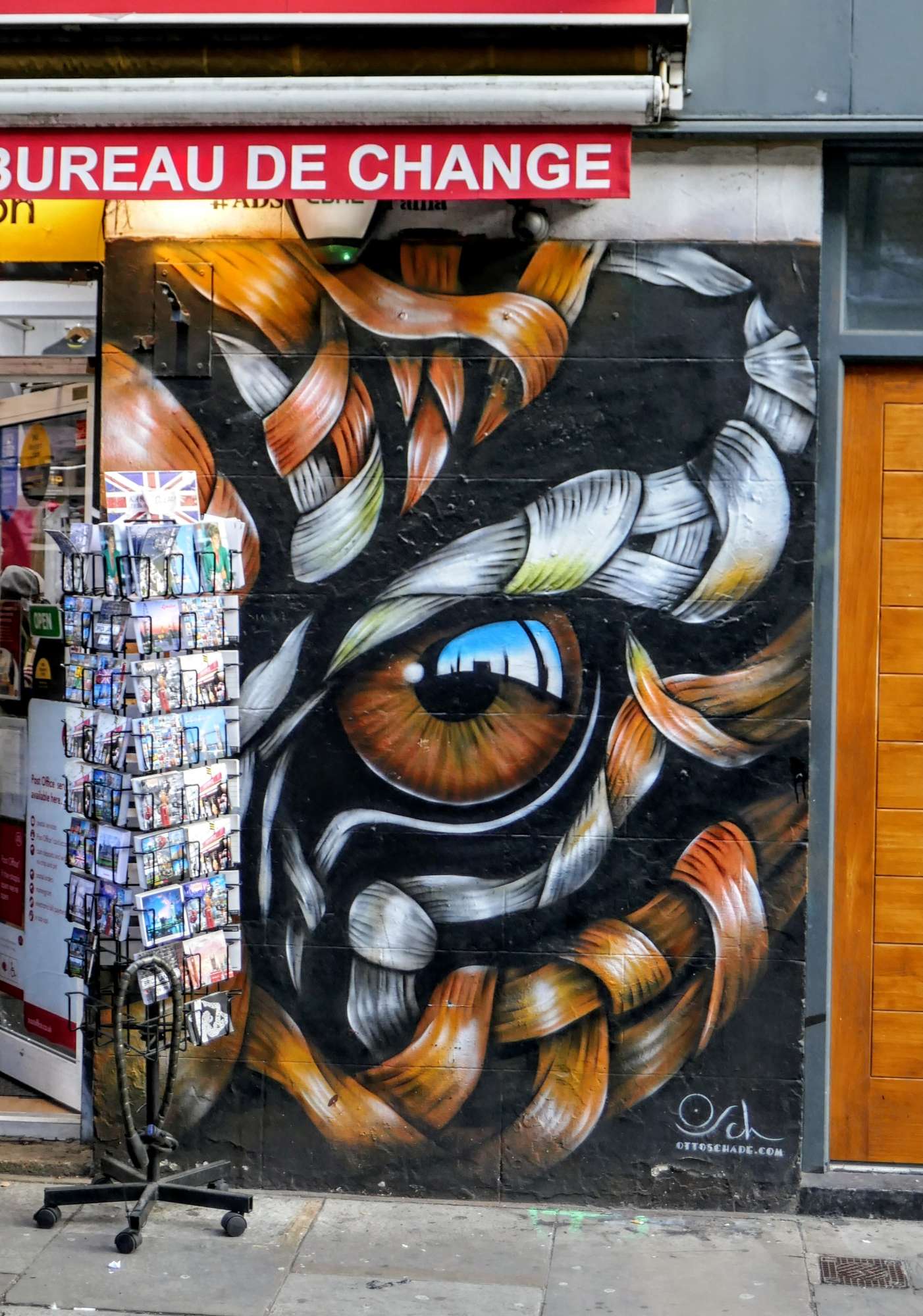 
								Street-art graffiti fresque 
								Otto Schade 
									160a Brick Lane
									E1 6RU
									London
									United Kingdom 
									AnunaQi
								Street-Art-Safari.com
								