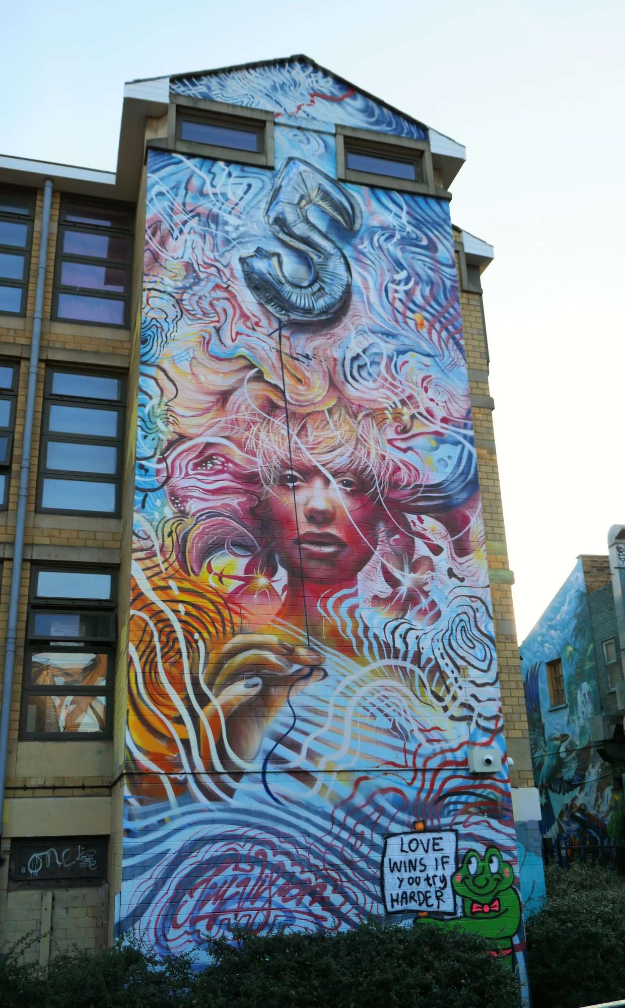 
								Street-art graffiti fresque 
								Jim Vision 
									3 Code Street
									E1 5ER
									London
									United Kingdom 
									AnunaQi
								Street-Art-Safari.com
								