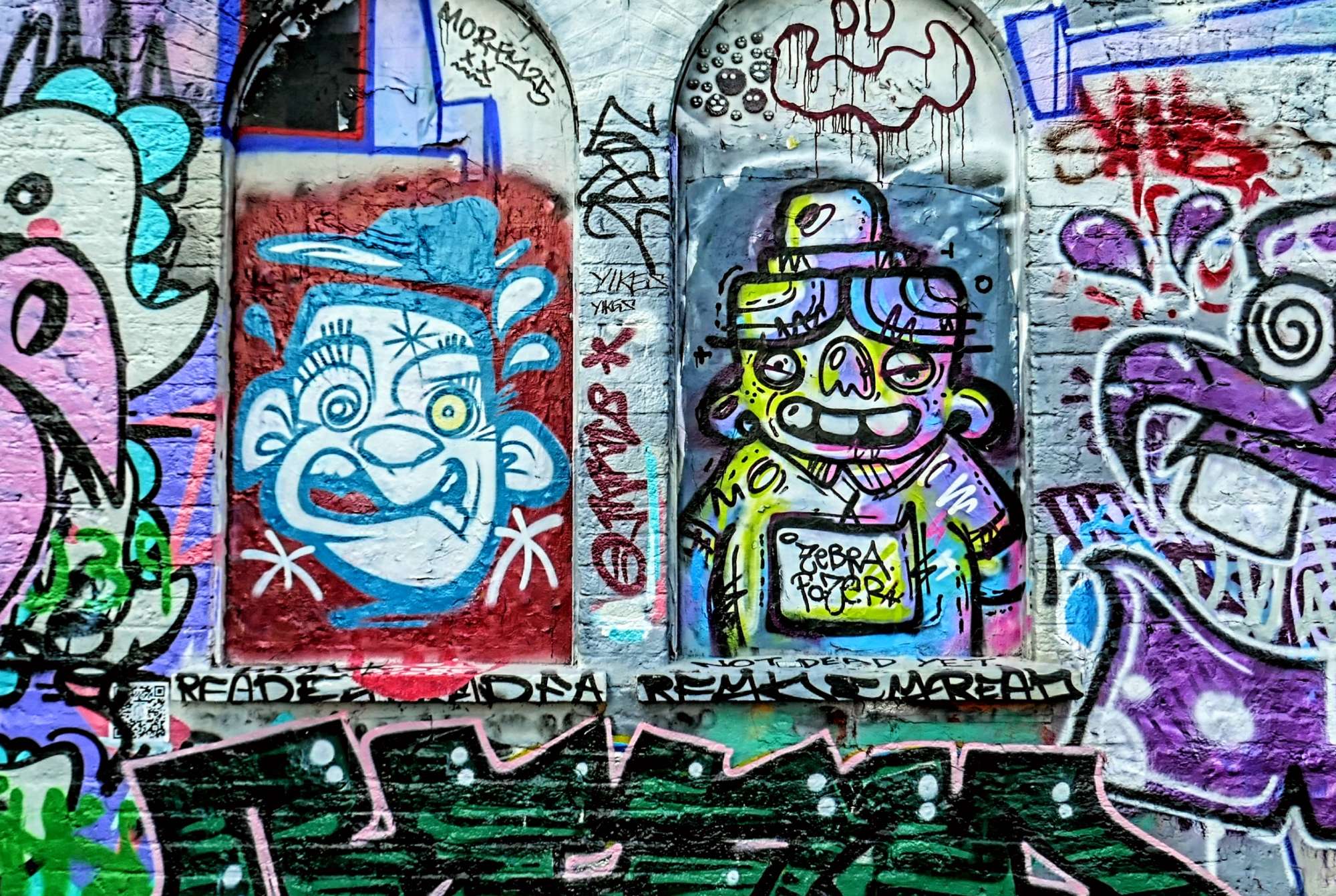 
								Street-art graffiti fresque 
								Zebra Pozer 
									7A Code Street
									E1 5ER
									London
									United Kingdom 
									AnunaQi
								Street-Art-Safari.com
								