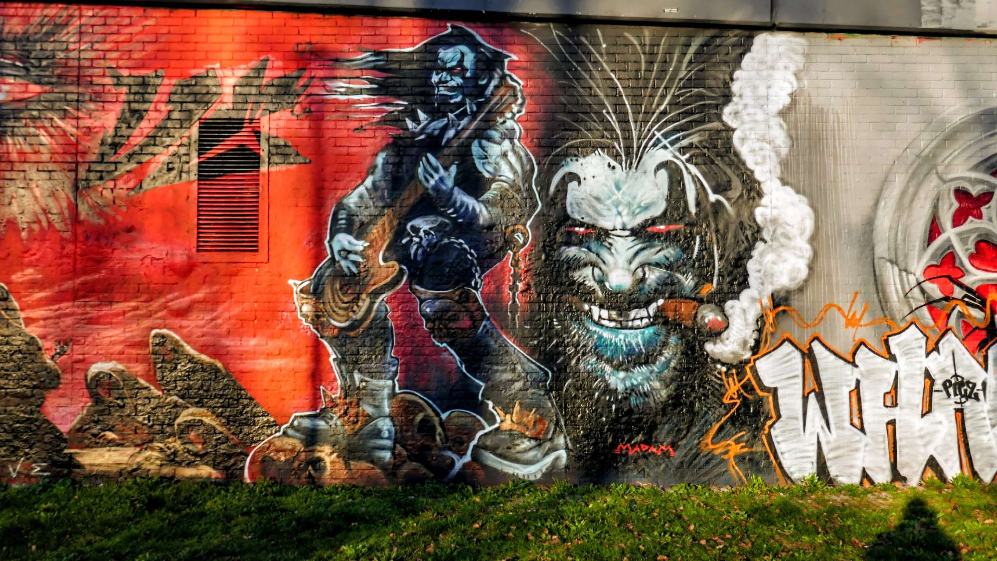 
								Street-art graffiti fresque 
								Jim Vision, Madam Mizmatiki, Scotty Brave 
									20 Grimsby Street
									E2 6ES
									London
									United Kingdom 
									AnunaQi
								Street-Art-Safari.com
								