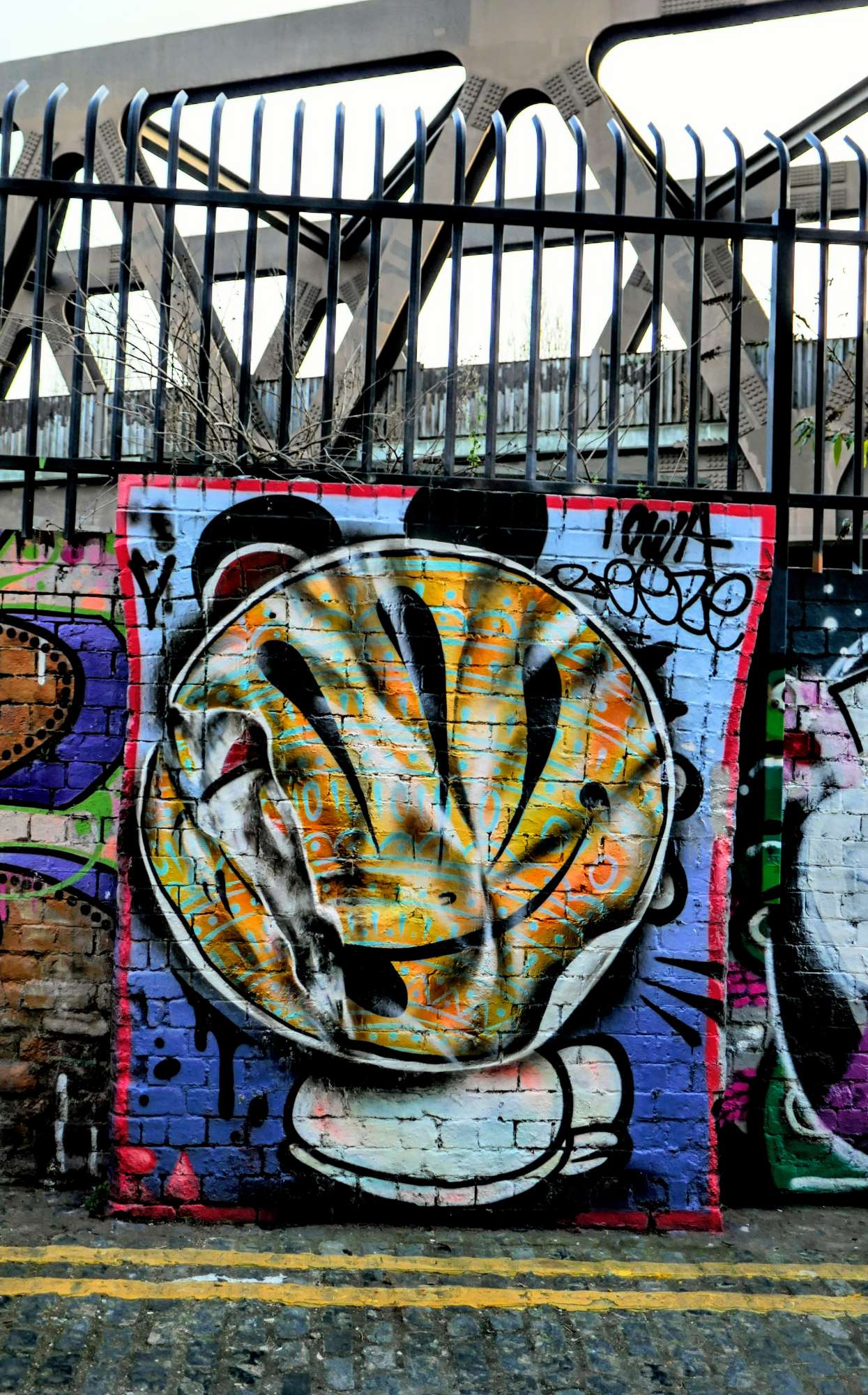 
								Street-art graffiti fresque 
								 
									27 Grimsby Street
									E2 6ES
									London
									United Kingdom 
									AnunaQi
								Street-Art-Safari.com
								