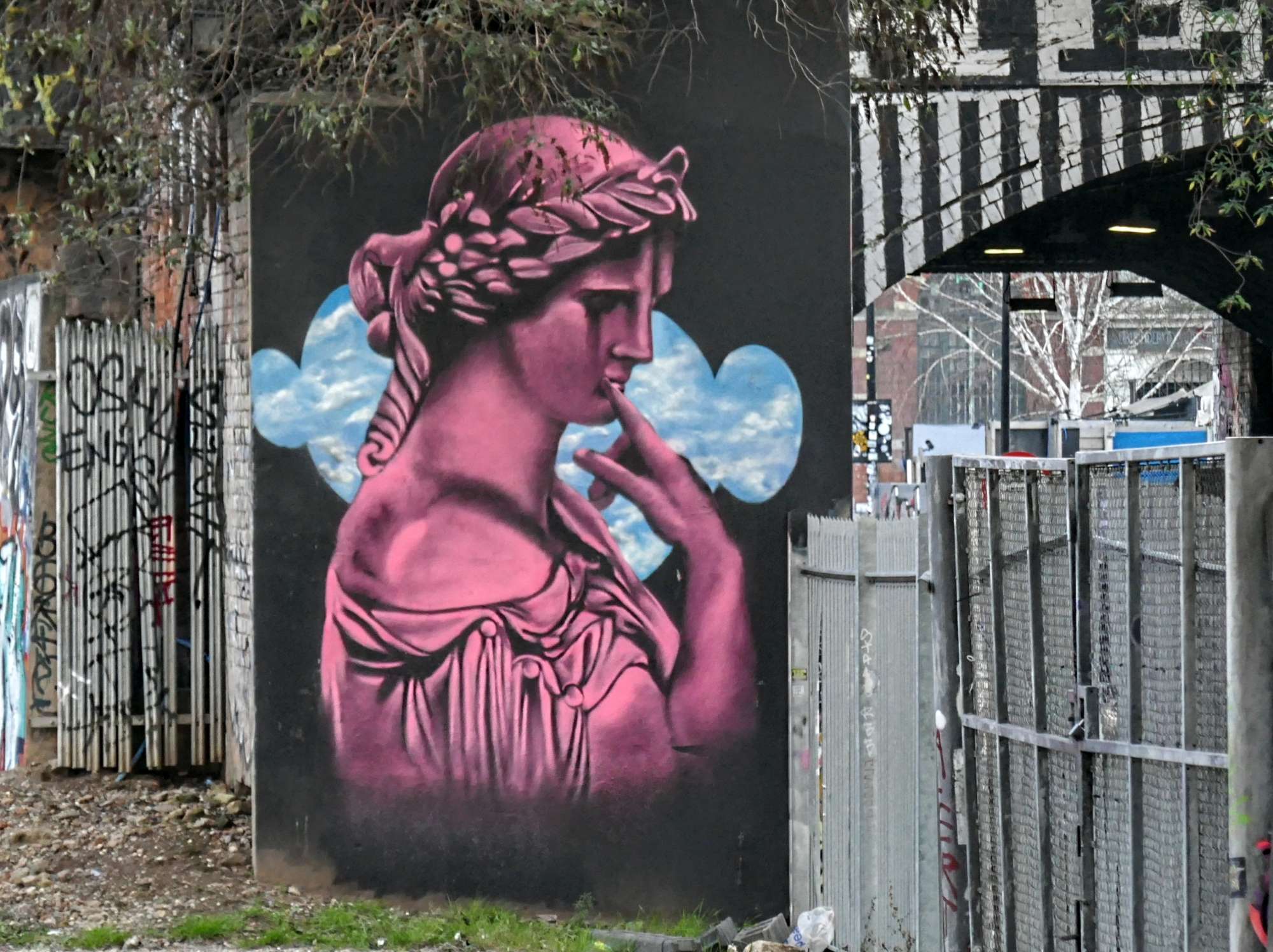 
								Street-art graffiti fresque 
								David Speed 
									Shoreditch High Street Station
									E1 8BB
									London
									United Kingdom 
									AnunaQi
								Street-Art-Safari.com
								