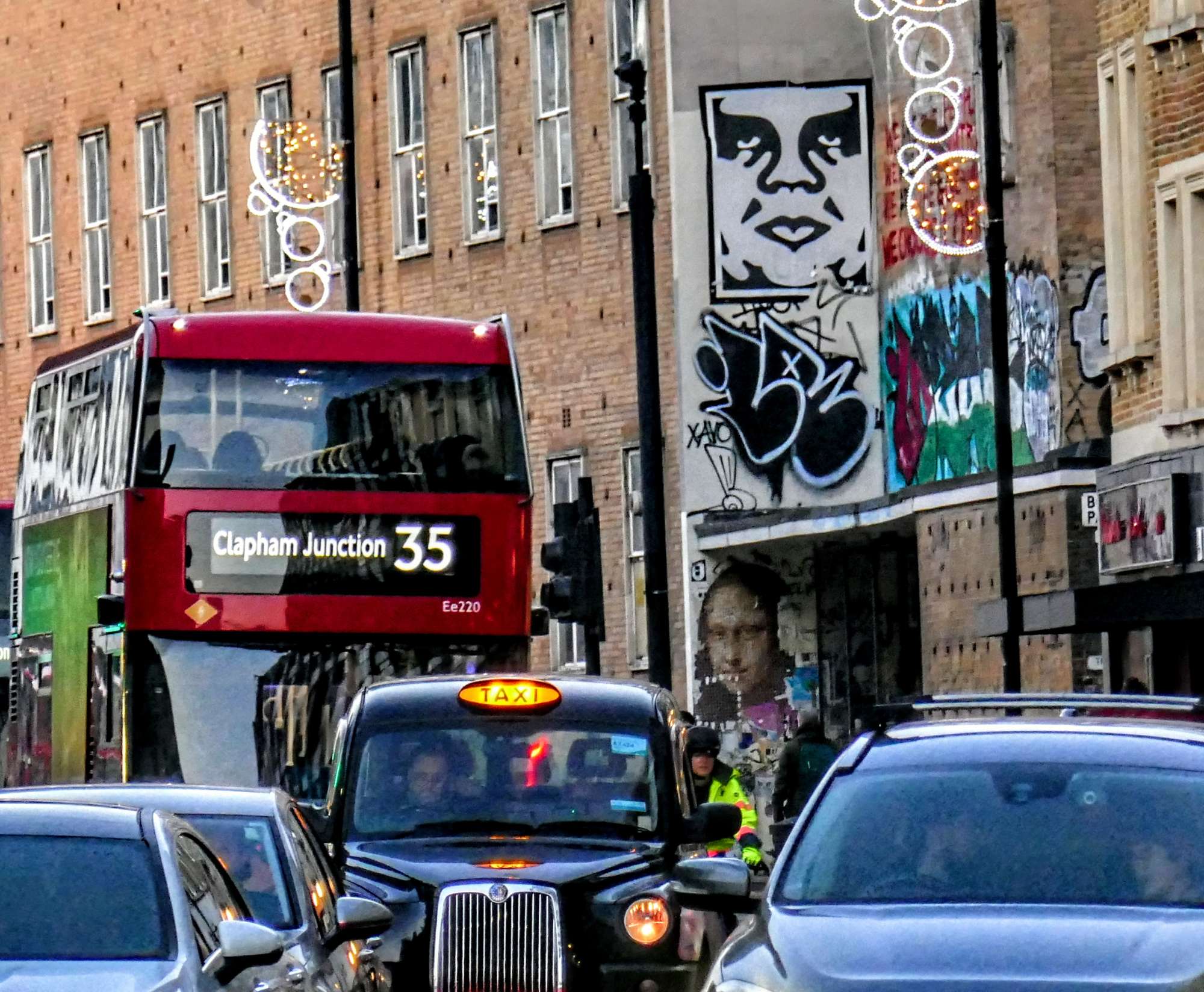 
								Street-art graffiti fresque 
								Shepard Fairey 
									3 Bethnal Green Road
									E2 0AG
									London
									United Kingdom 
									AnunaQi
								Street-Art-Safari.com
								