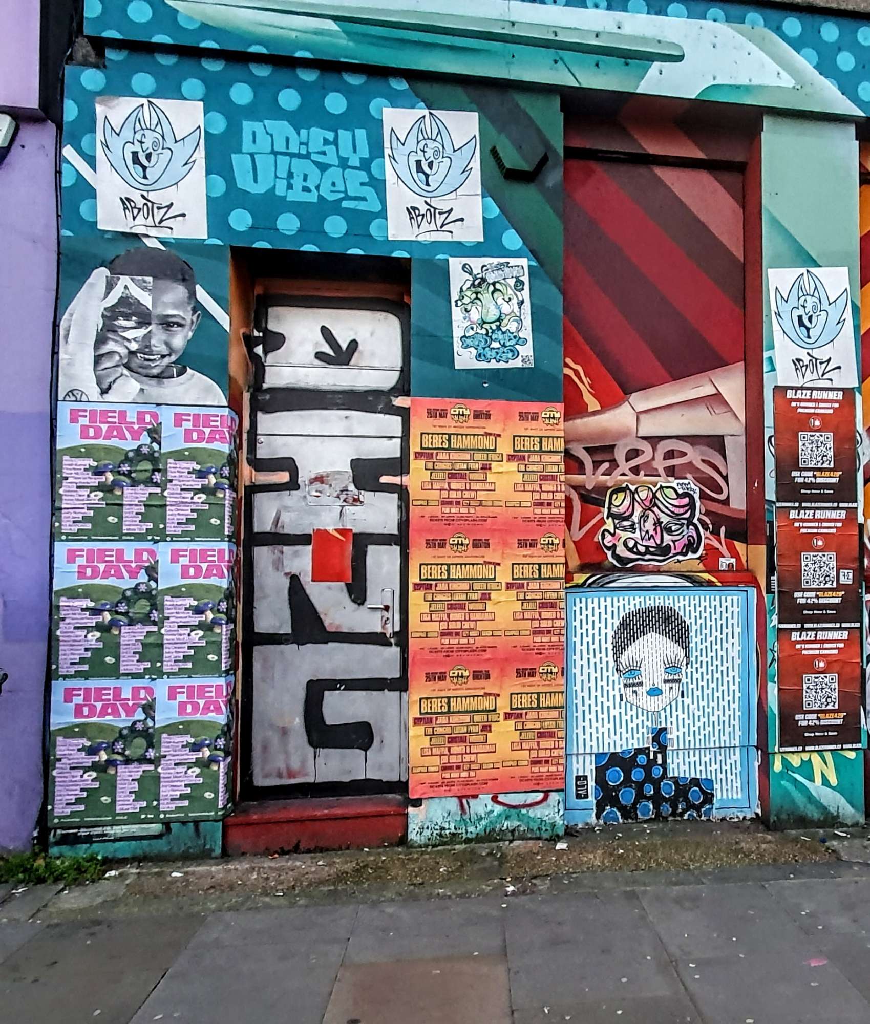 
								Street-art graffiti fresque 
								Abotz, Zebra Pozer 
									205 Commercial Street
									E1 6BW
									London
									United Kingdom 
									AnunaQi
								Street-Art-Safari.com
								