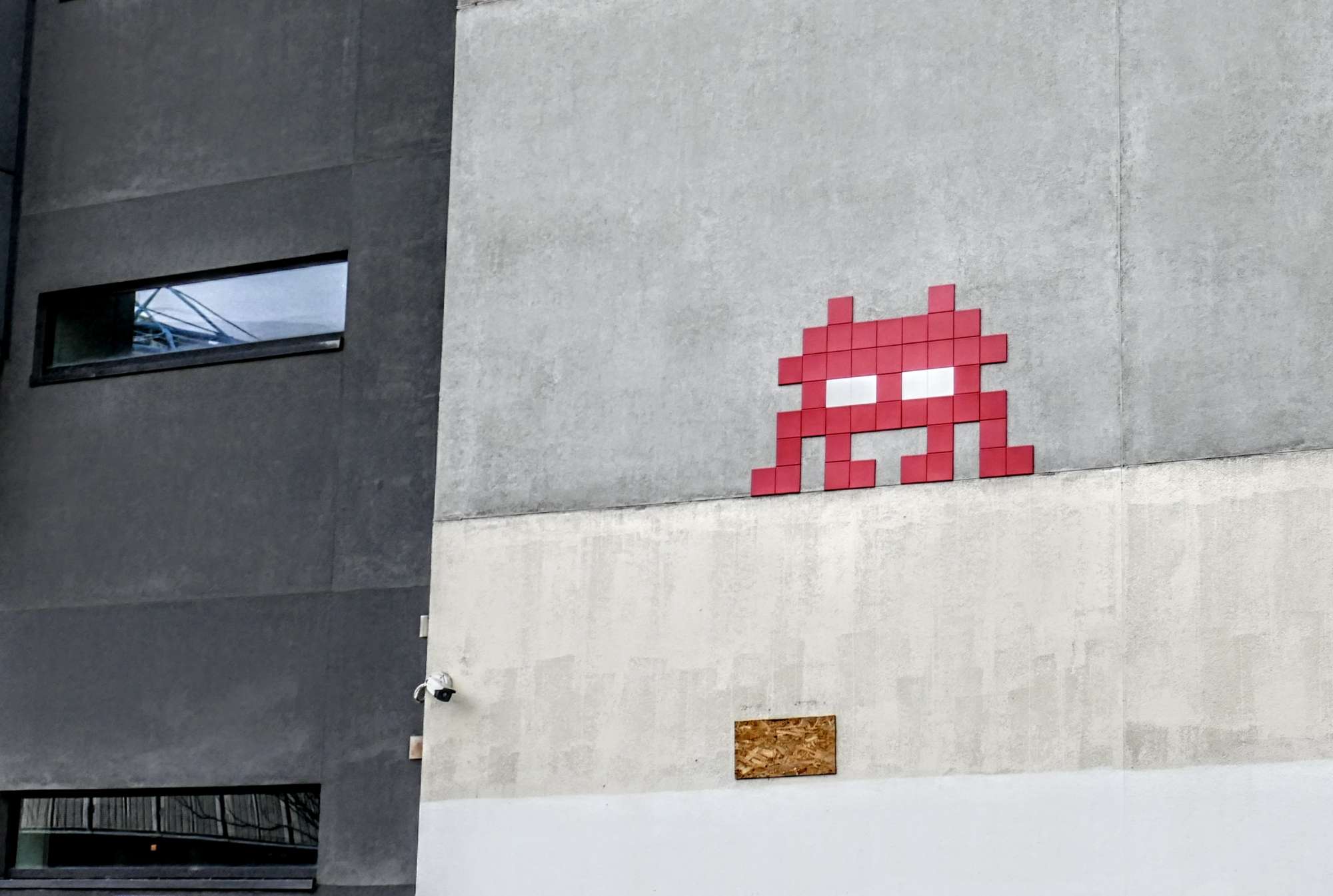 
								Street-art graffiti fresque 
								Invader 
									24 Leake Street
									SE1 7NJ
									London
									United Kingdom 
									AnunaQi
								Street-Art-Safari.com
								