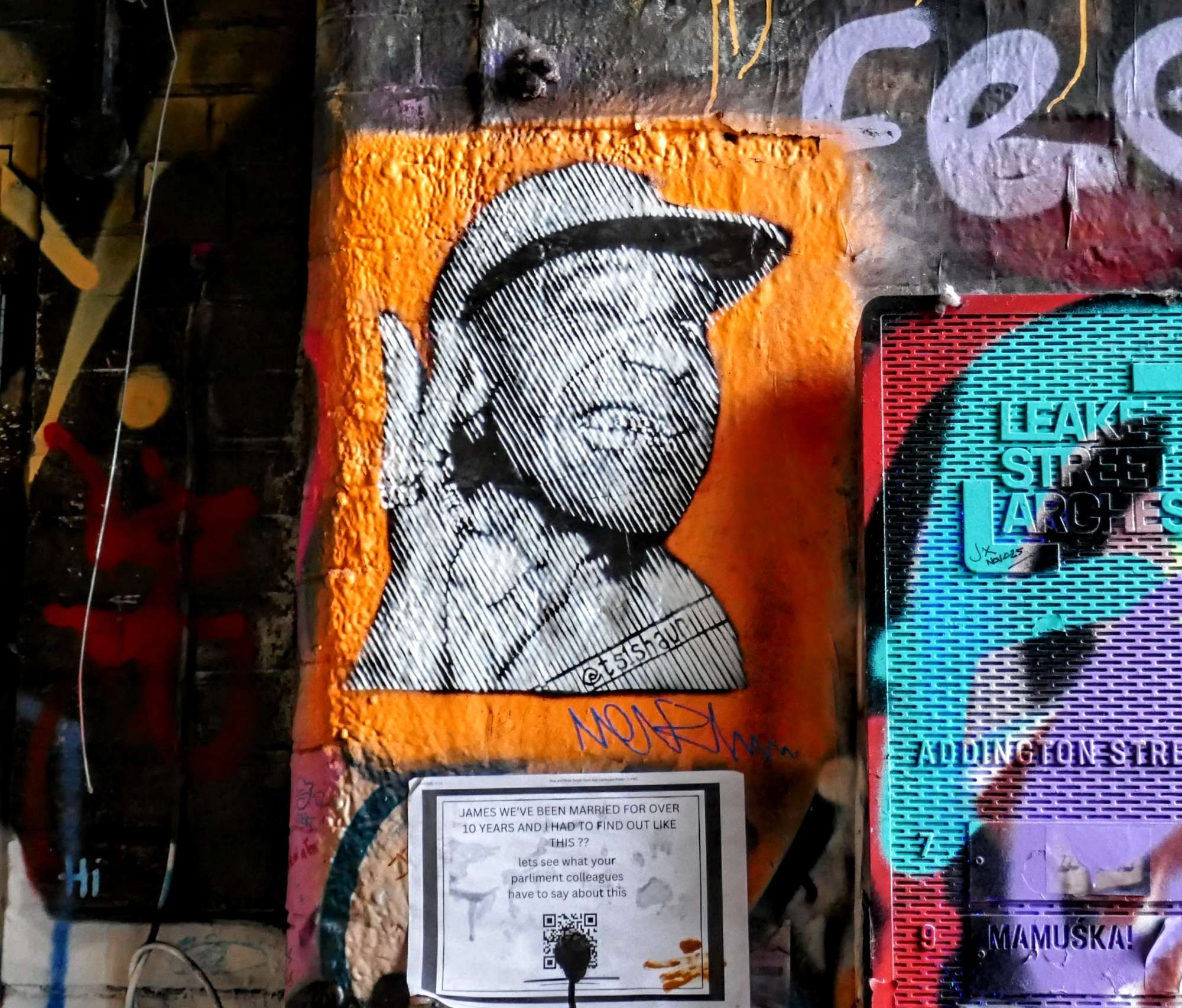 
								Street-art graffiti fresque 
								 
									16 Leake Street
									SE1 7NN
									London
									United Kingdom 
									AnunaQi
								Street-Art-Safari.com
								