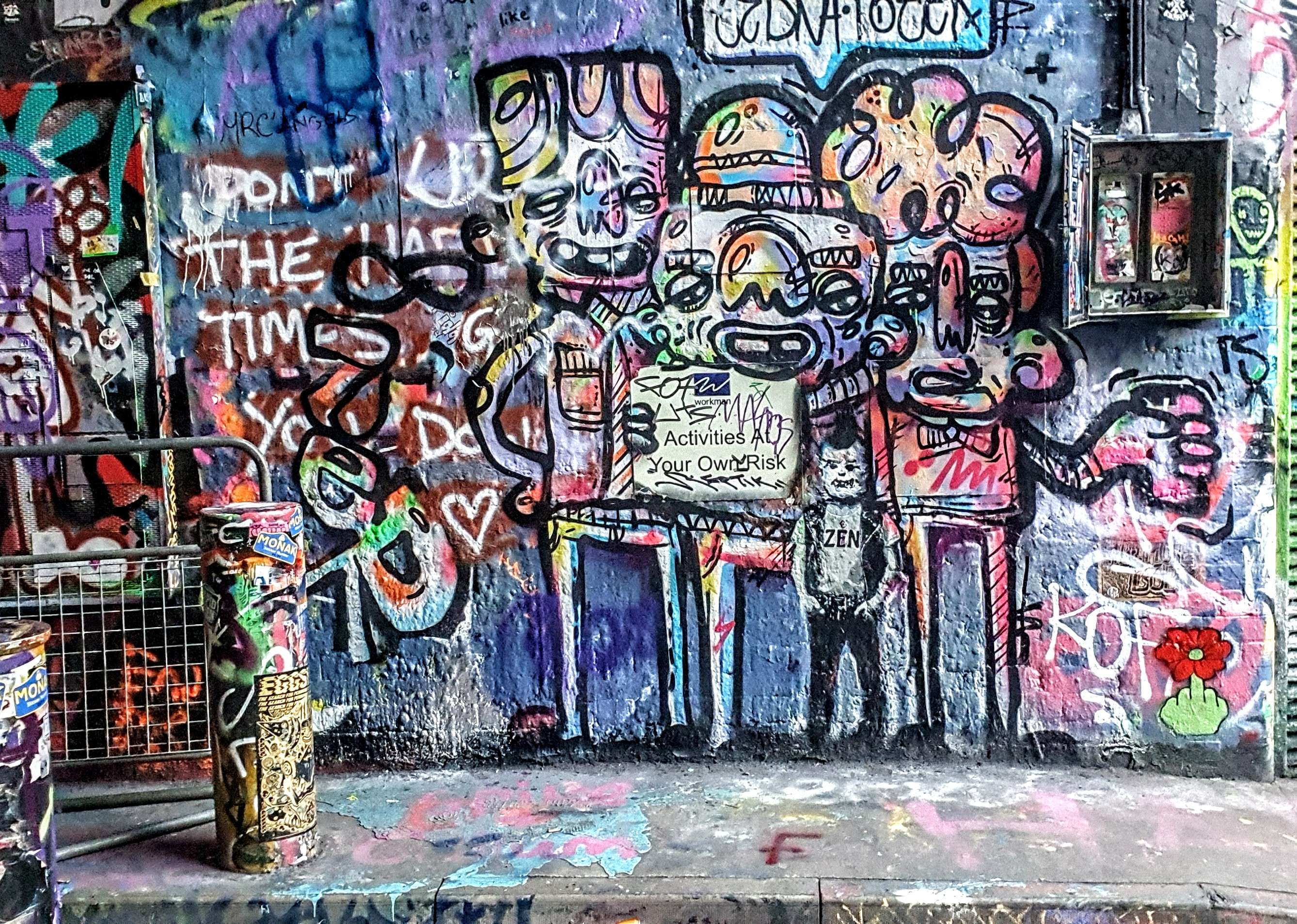 
								Street-art graffiti fresque 
								Zebra Pozer 
									20 Leake Street
									SE1 7NN
									London
									United Kingdom 
									AnunaQi
								Street-Art-Safari.com
								