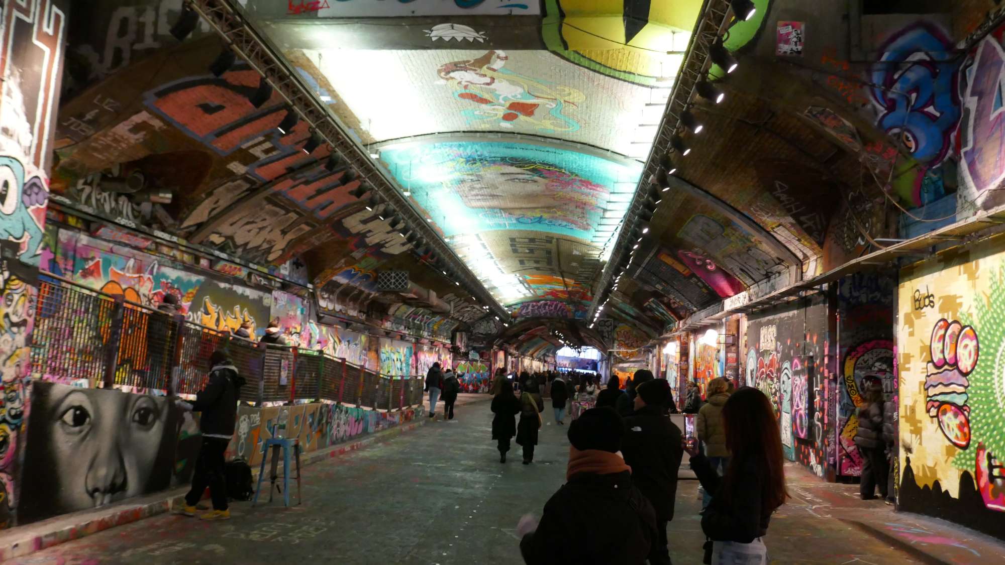 
								Street-art graffiti fresque 
								 
									22 Leake Street
									SE1 7NN
									London
									United Kingdom 
									AnunaQi
								Street-Art-Safari.com
								