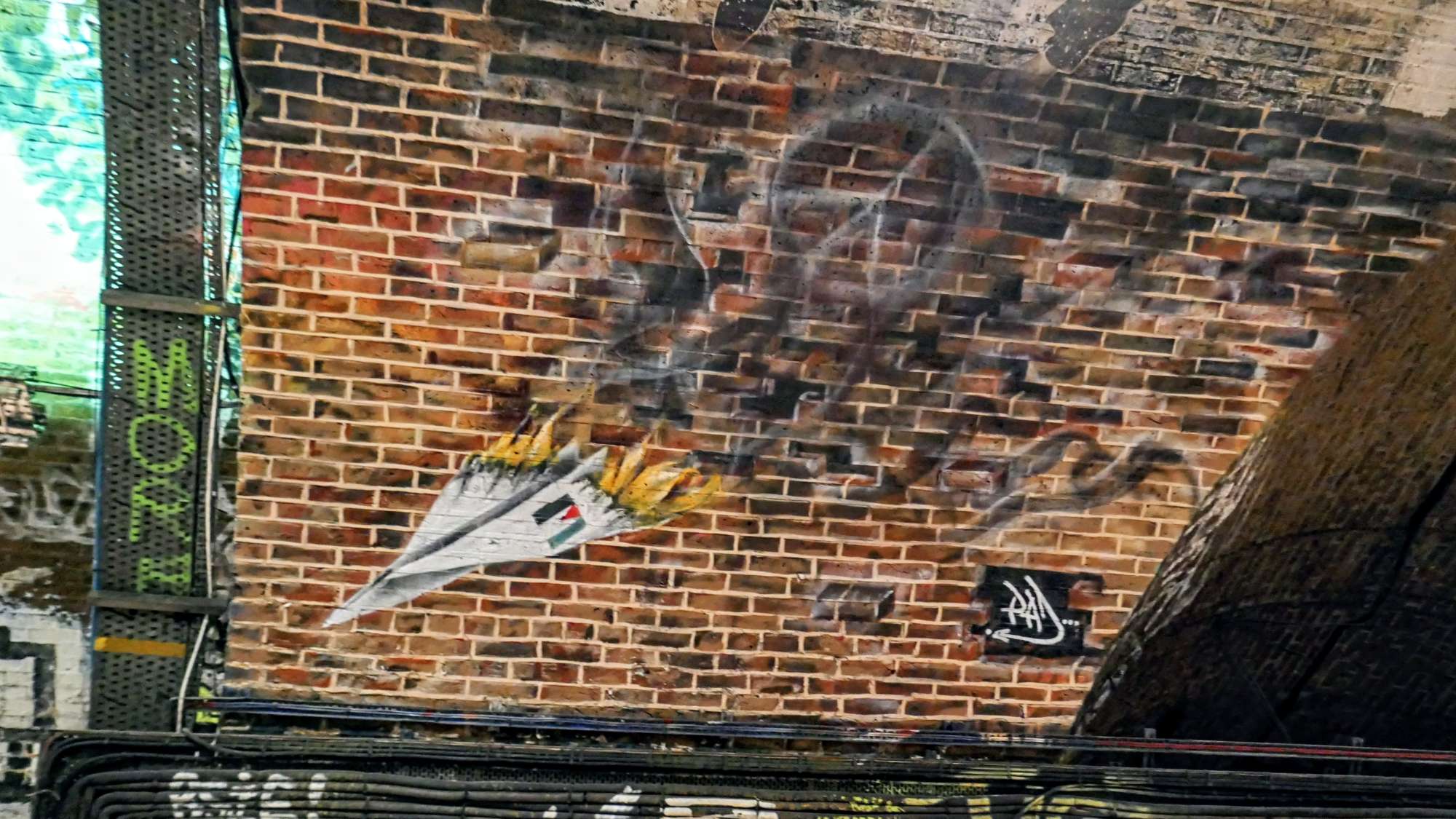 
								Street-art graffiti fresque 
								 
									Arch 16 Leake Street
									SE1 7NN
									London
									United Kingdom 
									AnunaQi
								Street-Art-Safari.com
								