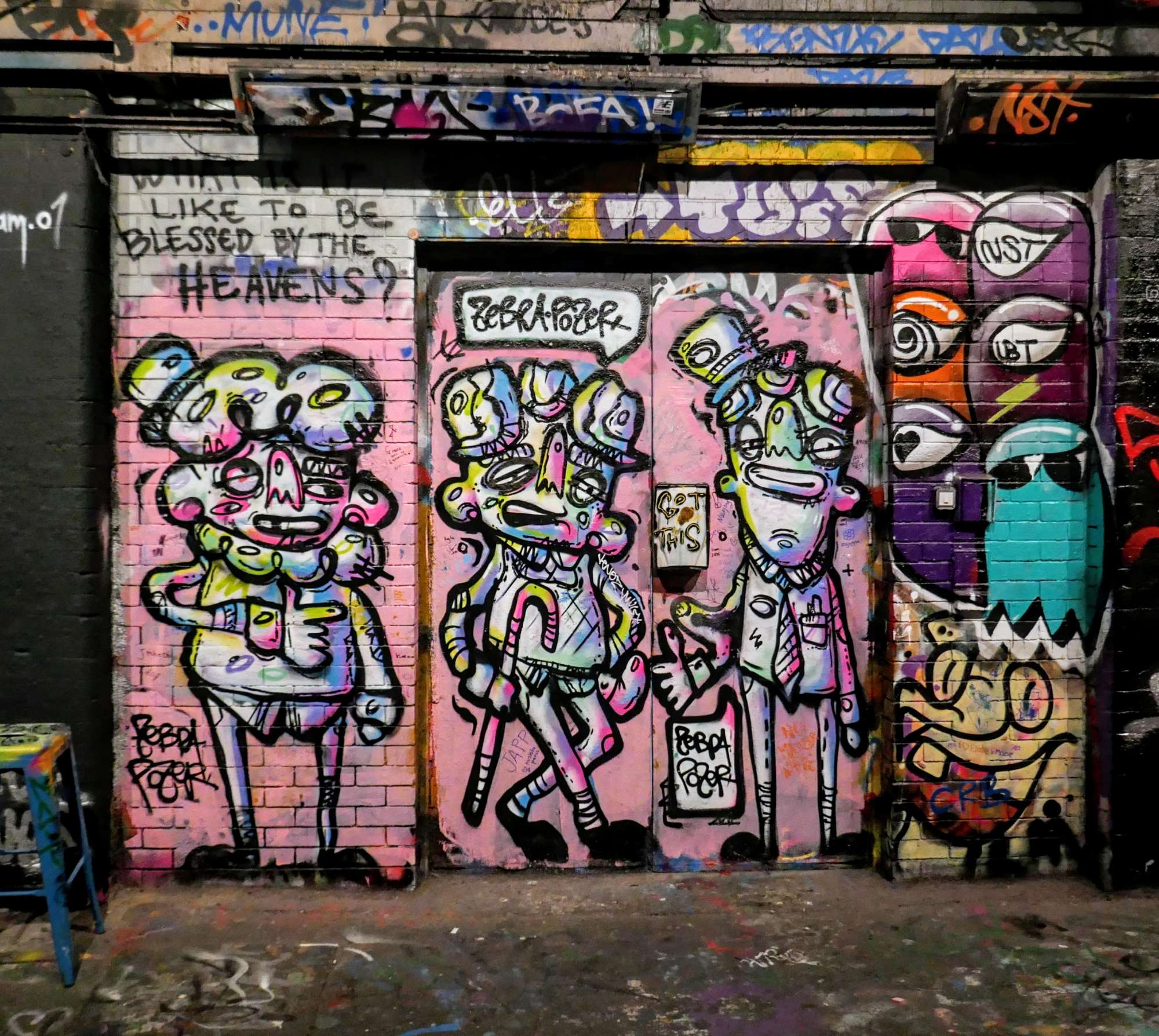 
								Street-art graffiti fresque 
								Zebra Pozer 
									Arch 16 Leake Street
									SE1 7NN
									London
									United Kingdom 
									AnunaQi
								Street-Art-Safari.com
								