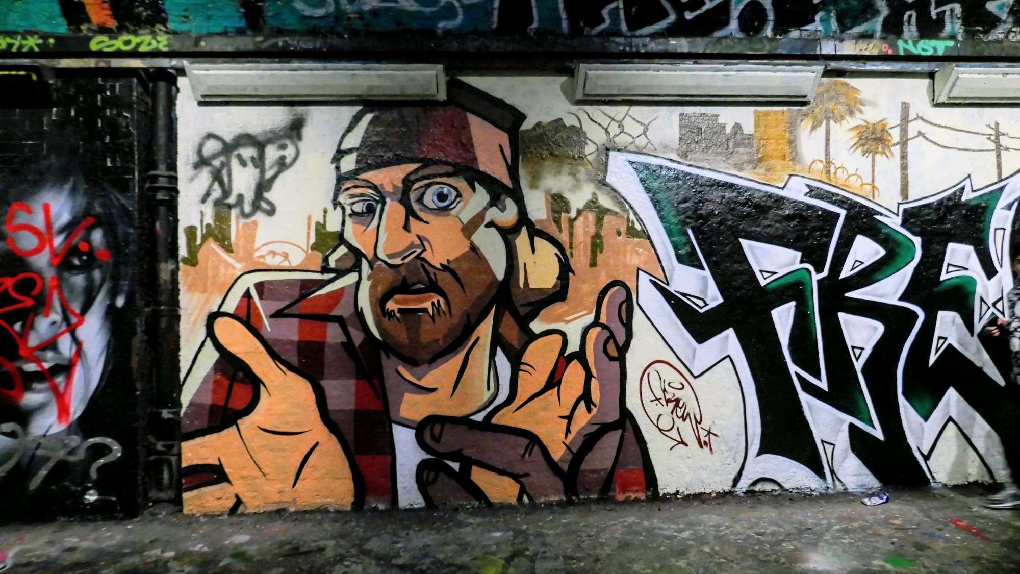 
								Street-art graffiti fresque 
								 
									Arch 16 Leake Street
									SE1 7NN
									London
									United Kingdom 
									AnunaQi
								Street-Art-Safari.com
								