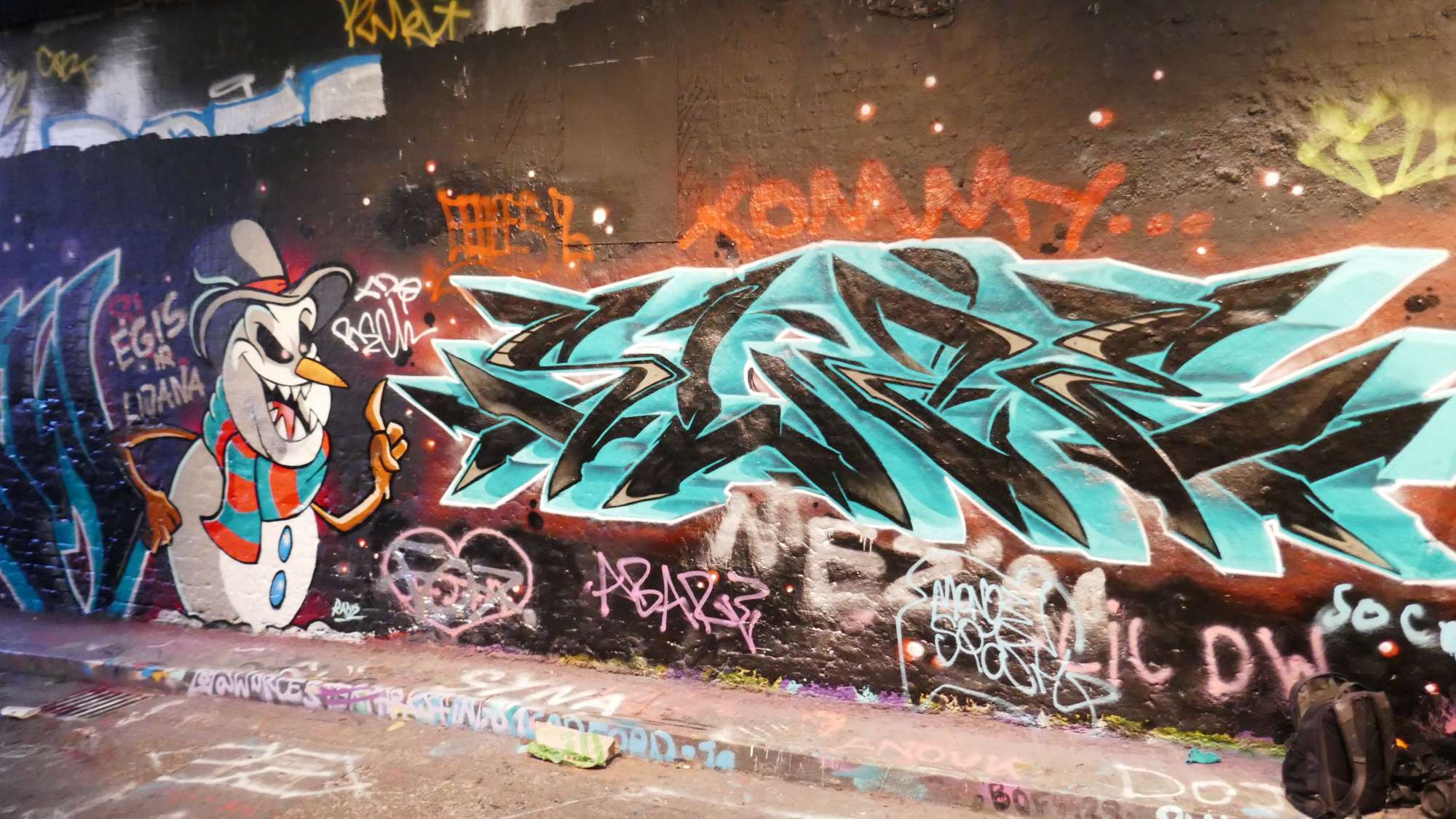 
								Street-art graffiti fresque 
								 
									Arch 16 Leake Street
									SE1 7NN
									London
									United Kingdom 
									AnunaQi
								Street-Art-Safari.com
								