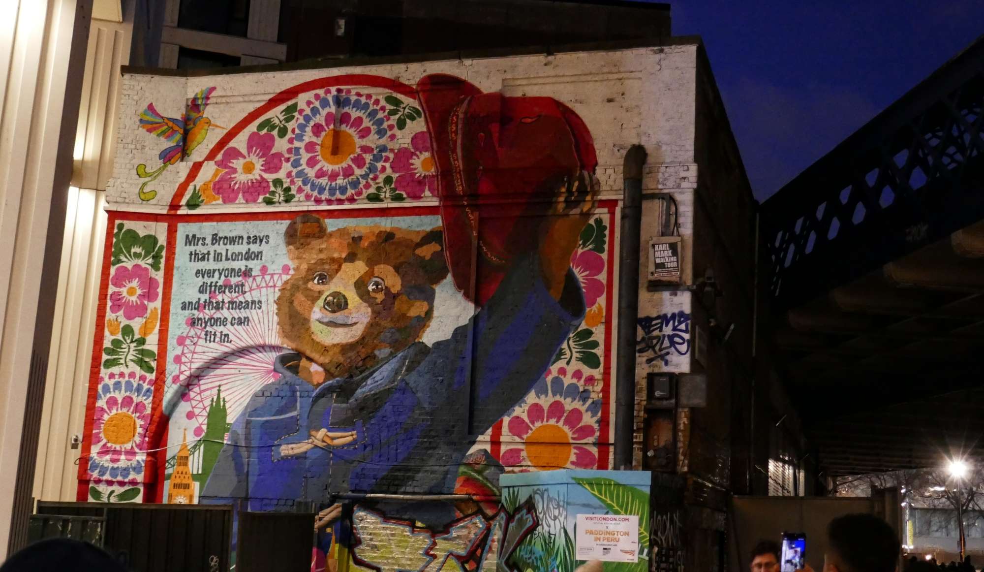 
								Street-art graffiti fresque 
								Gisella Stapleton 
									Sutton Walk
									SE1 7PE
									London
									United Kingdom 
									AnunaQi
								Street-Art-Safari.com
								