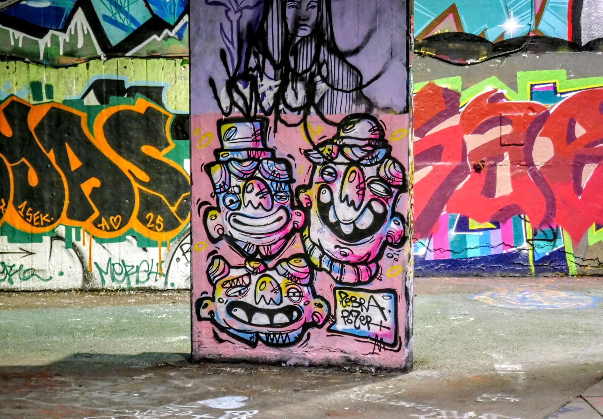 
								Street-art graffiti fresque 
								Zebra Pozer 
									337-338 Belvedere Road
									SE1 8XT
									London
									United Kingdom 
									AnunaQi
								Street-Art-Safari.com
								