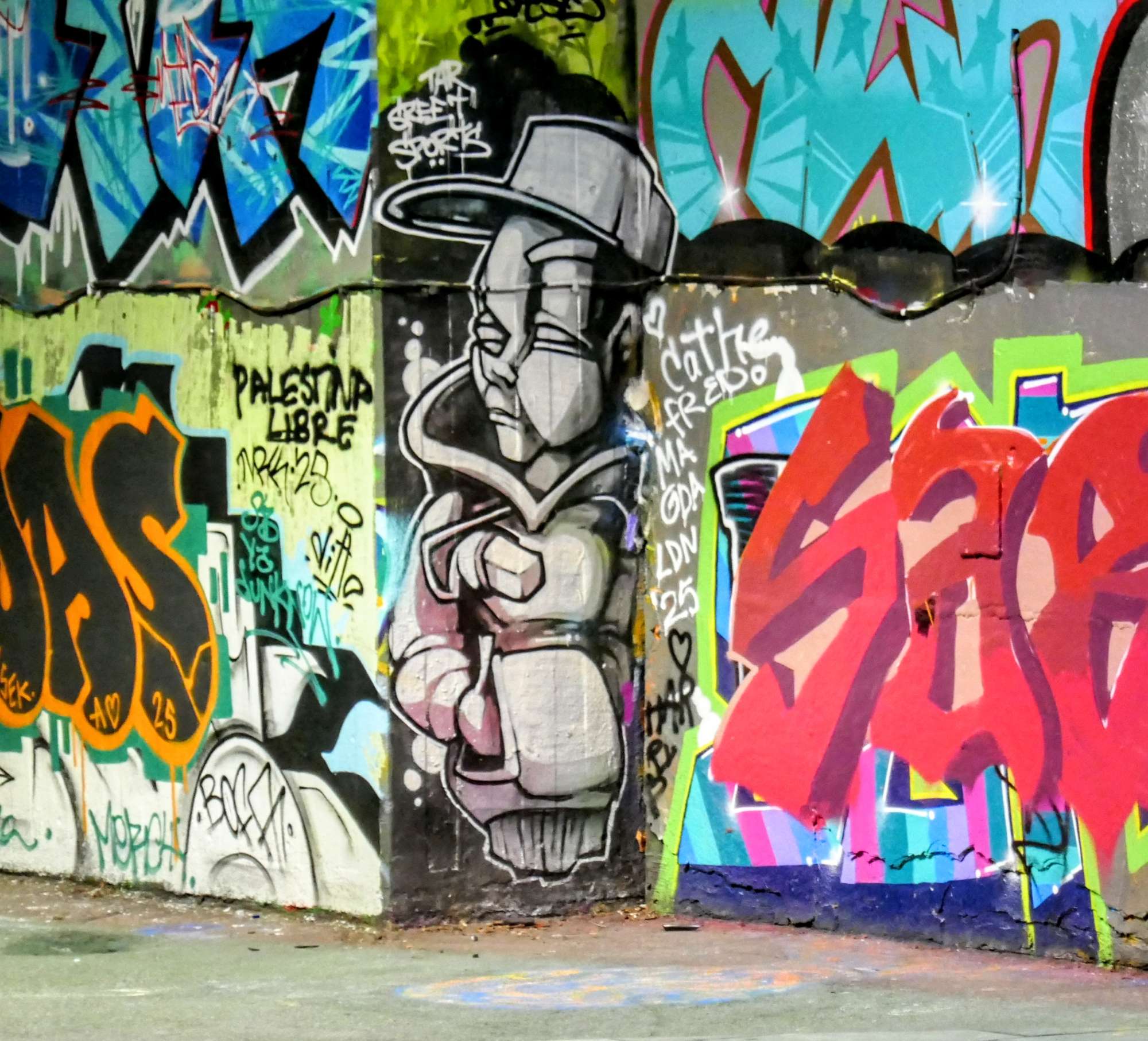 
								Street-art graffiti fresque 
								 
									337-338 Belvedere Road
									SE1 8XT
									London
									United Kingdom 
									AnunaQi
								Street-Art-Safari.com
								