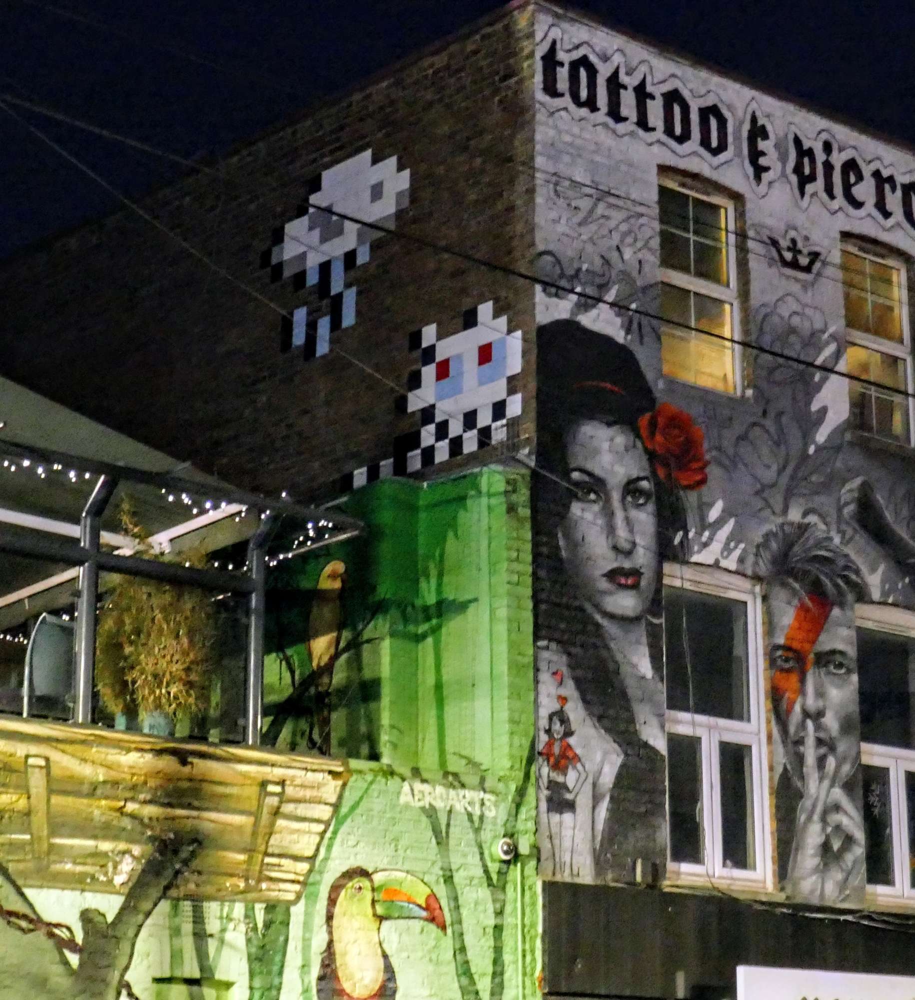 
								Street-art graffiti fresque 
								Invader 
									176 Camden High Street
									NW1 8QL
									London
									United Kingdom 
									AnunaQi
								Street-Art-Safari.com
								