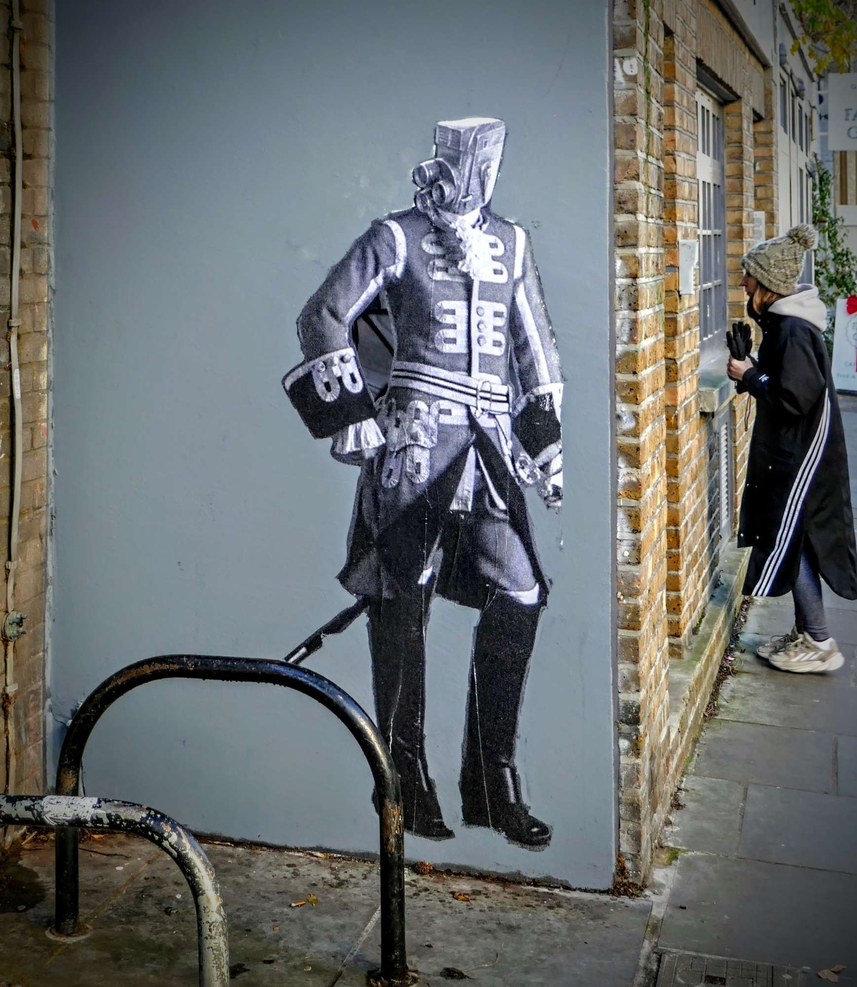 
								Street-art graffiti fresque 
								 
									74 Portobello Road
									W11 3DL
									London
									United Kingdom 
									AnunaQi
								Street-Art-Safari.com
								