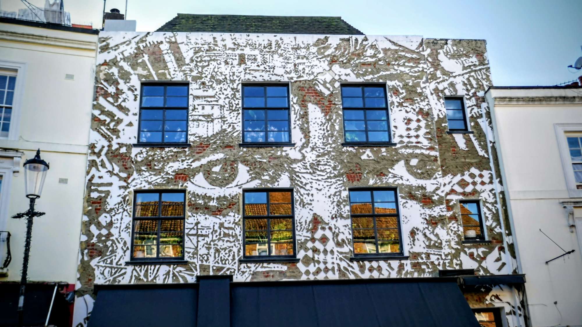 
								Street-art graffiti fresque 
								Vhils 
									99 Portobello Road
									W11 2QB
									London
									United Kingdom 
									AnunaQi
								Street-Art-Safari.com
								