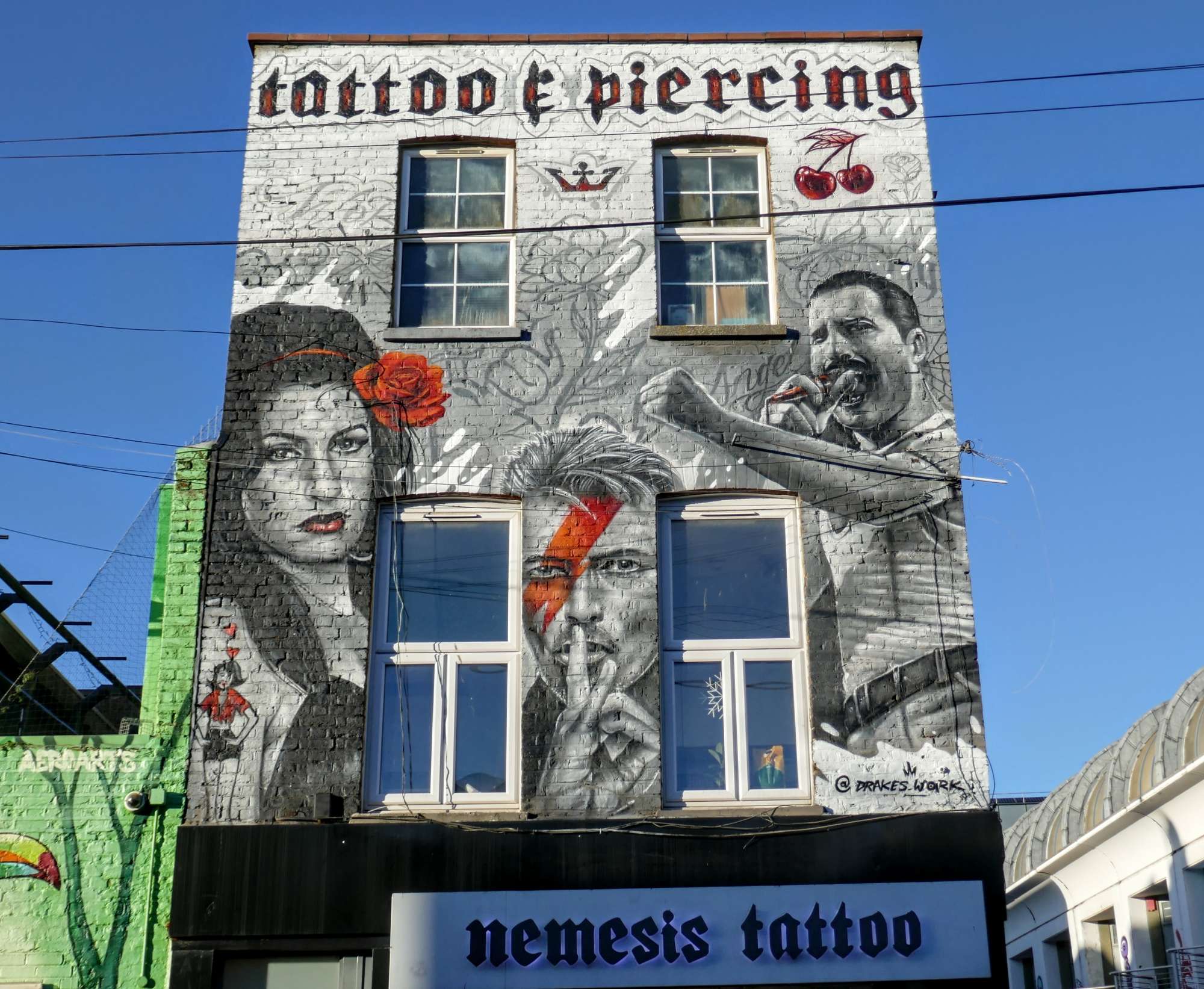 
								Street-art graffiti fresque 
								Drakes_work 
									3 Buck Street
									NW1 8NJ
									London
									United Kingdom 
									AnunaQi
								Street-Art-Safari.com
								