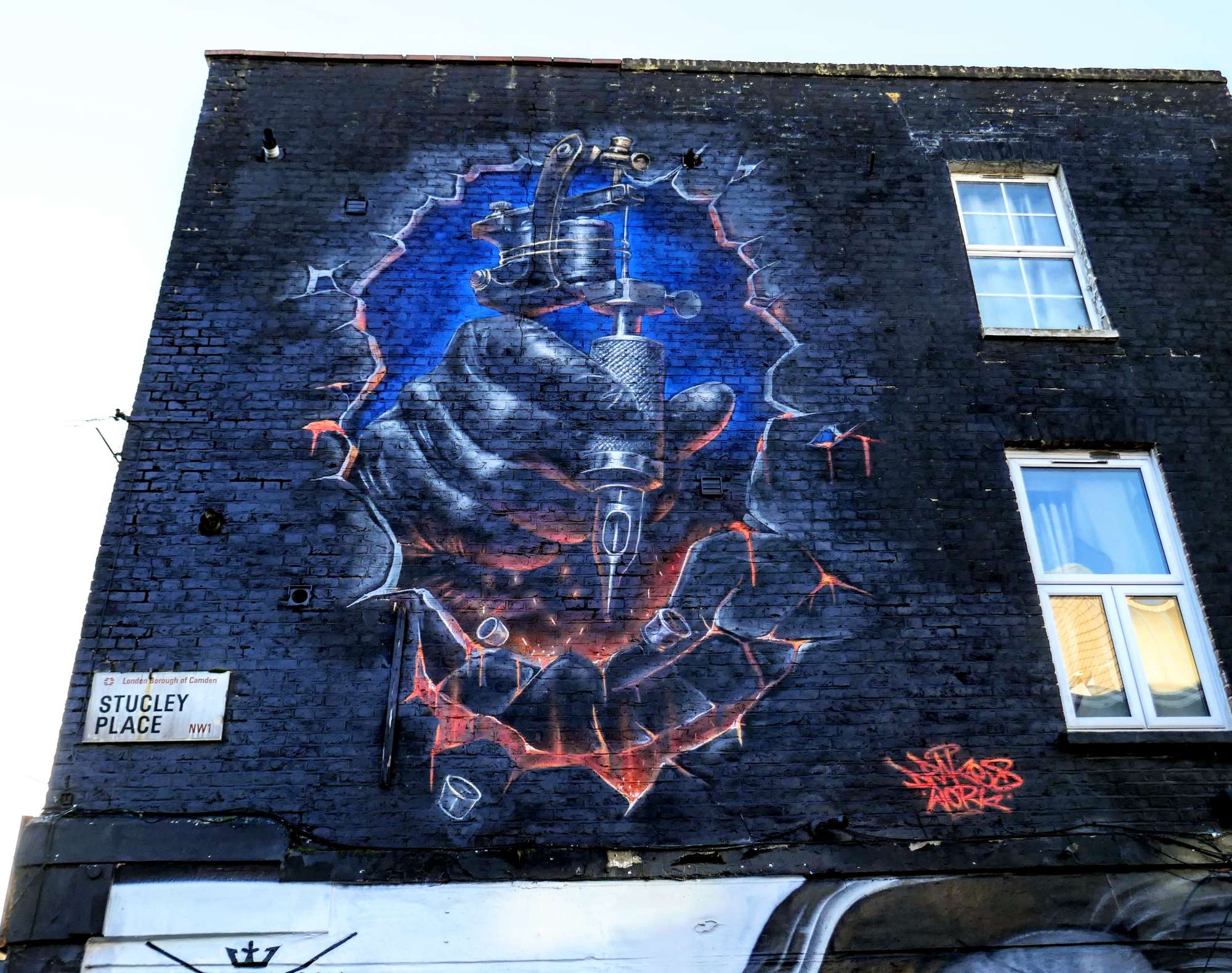 
								Street-art graffiti fresque 
								Drakes_work 
									180-188 Market Camden
									NW1 8QP
									London
									United Kingdom 
									AnunaQi
								Street-Art-Safari.com
								