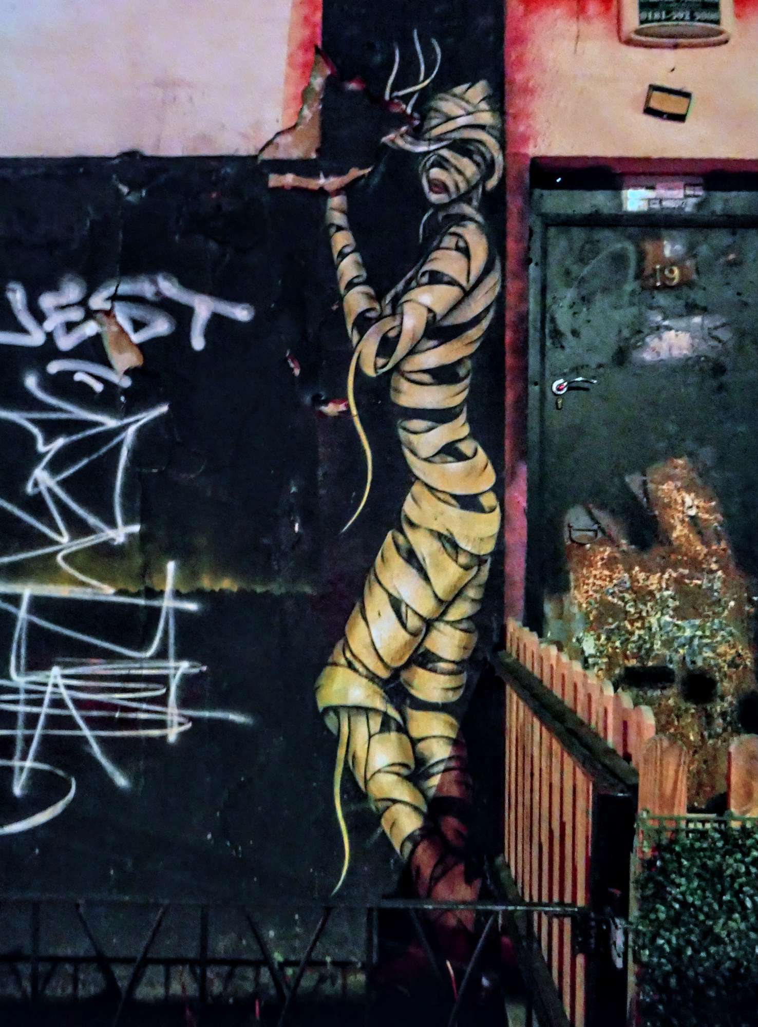 
								Street-art graffiti fresque 
								Otto Schade 
									312-313 Camden Lock Market
									NW1 8AH
									London
									United Kingdom 
									AnunaQi
								Street-Art-Safari.com
								