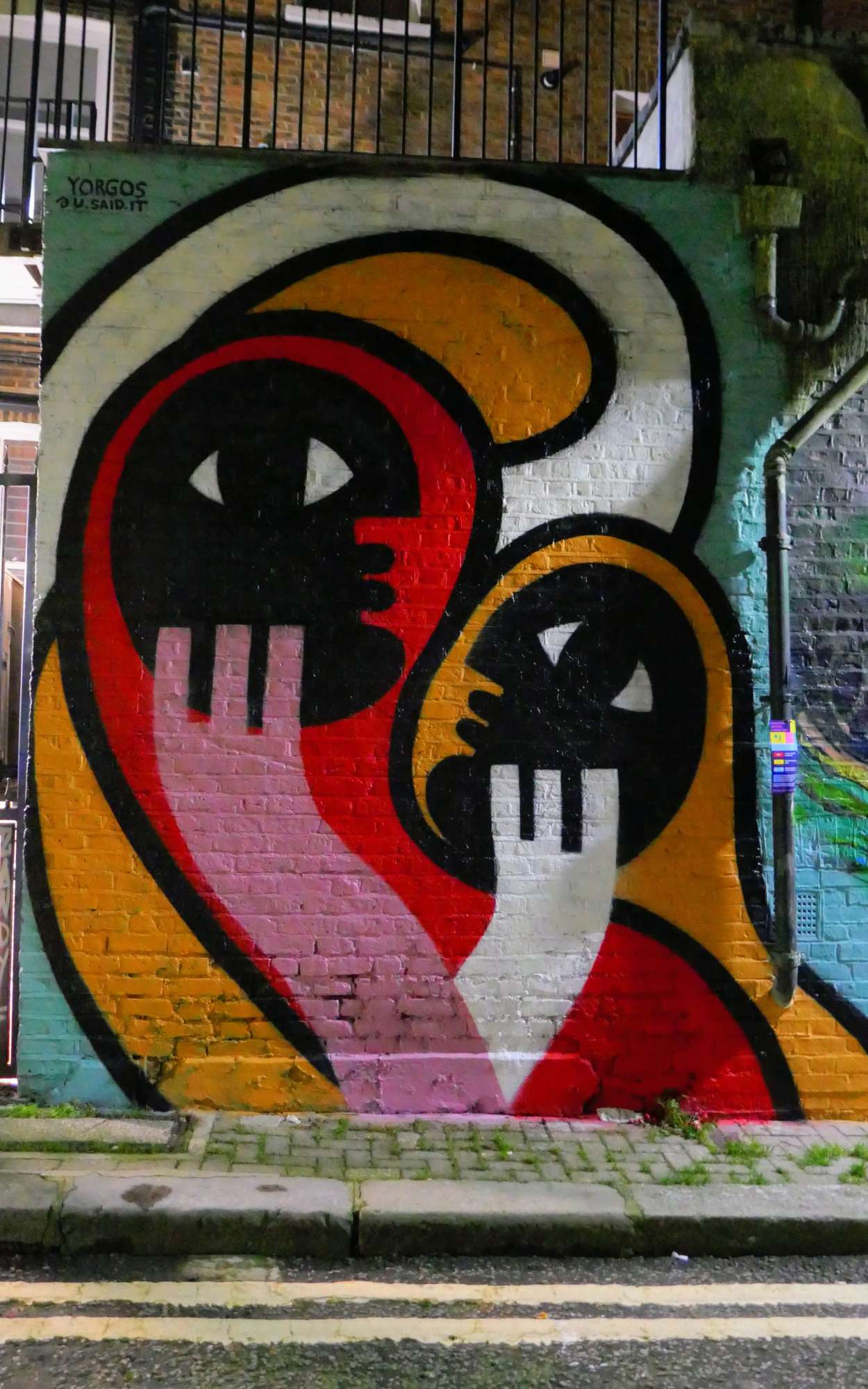 
								Street-art graffiti fresque 
								Yorgos 
									22 Chalk Farm Road
									NW1 8AG
									London
									United Kingdom 
									AnunaQi
								Street-Art-Safari.com
								