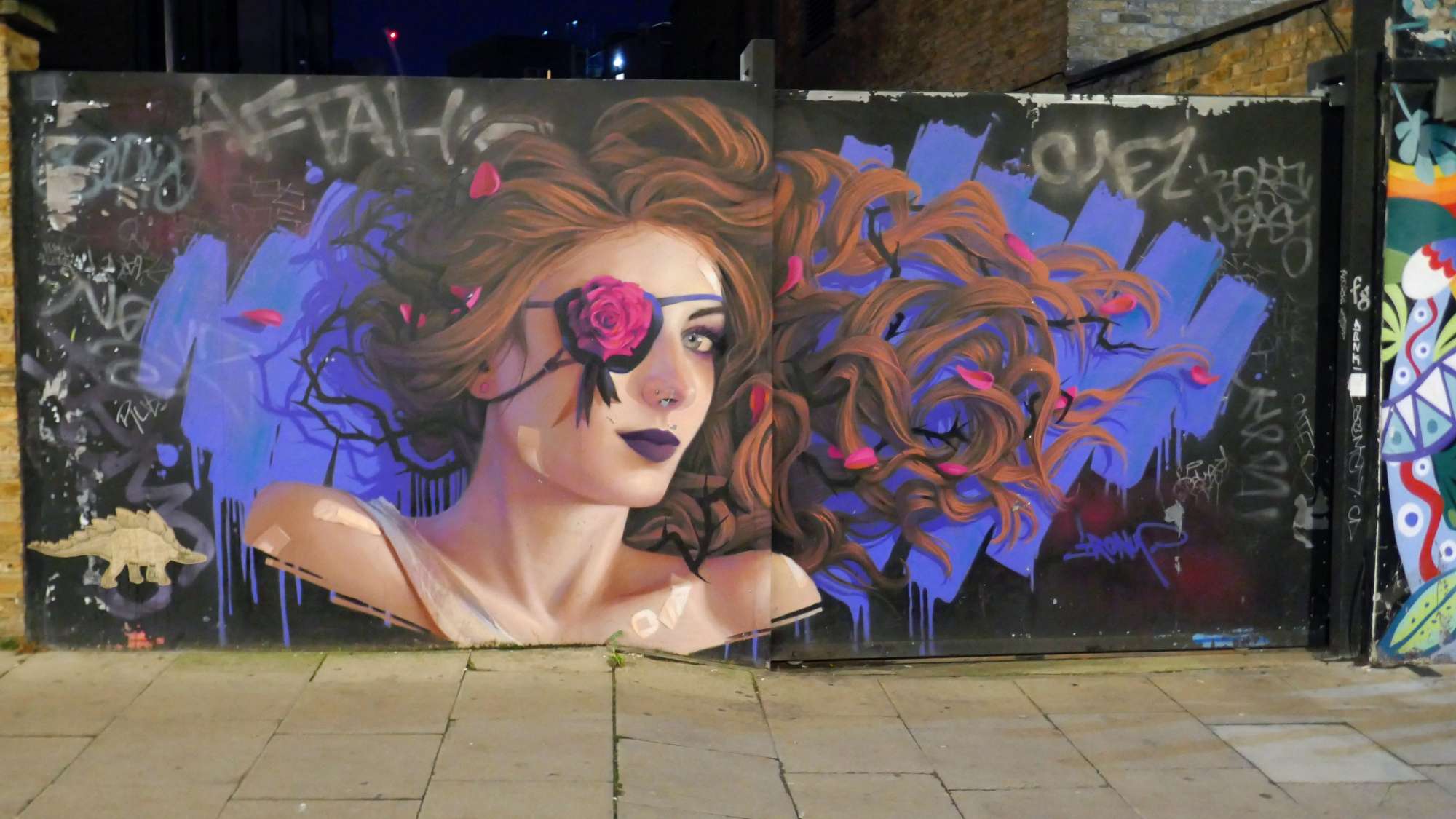 
								Street-art graffiti fresque 
								Irony 
									Chalk Farm Road
									NW1 8AJ
									London
									United Kingdom 
									AnunaQi
								Street-Art-Safari.com
								