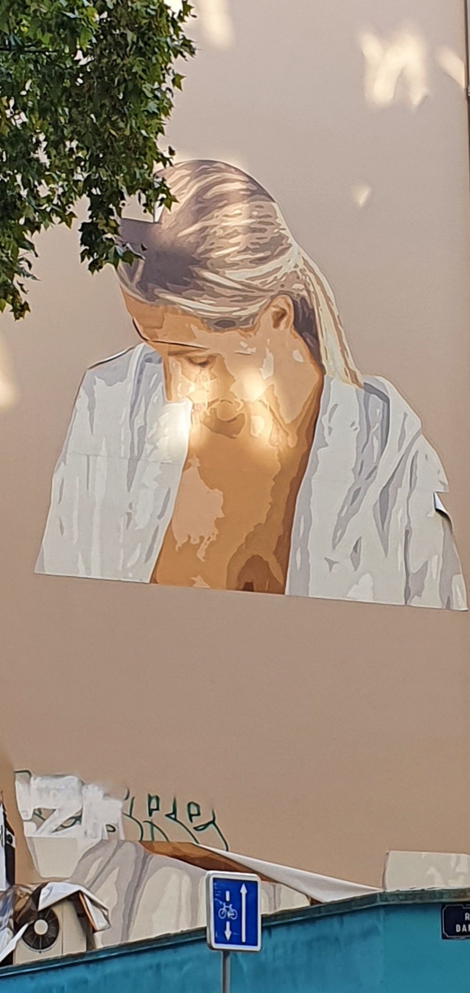 
								Street-art graffiti fresque 
								Big Ben 
									15 Rue Bancel
									
									Lyon
									France 
									Laurie Zon
								Street-Art-Safari.com
								