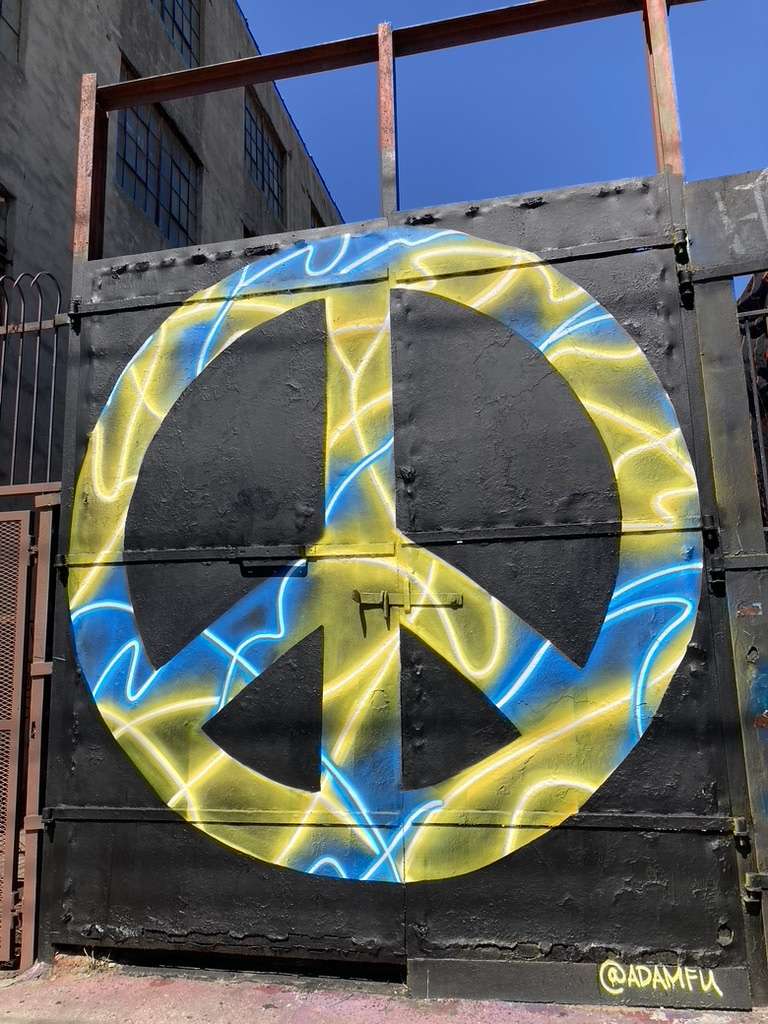 
								Street-art graffiti fresque 
								Adam Fujita 
									403 Troutman Street
									11237
									New York
									United States 
									Karo-Karo Kendrickx
								Street-Art-Safari.com
								