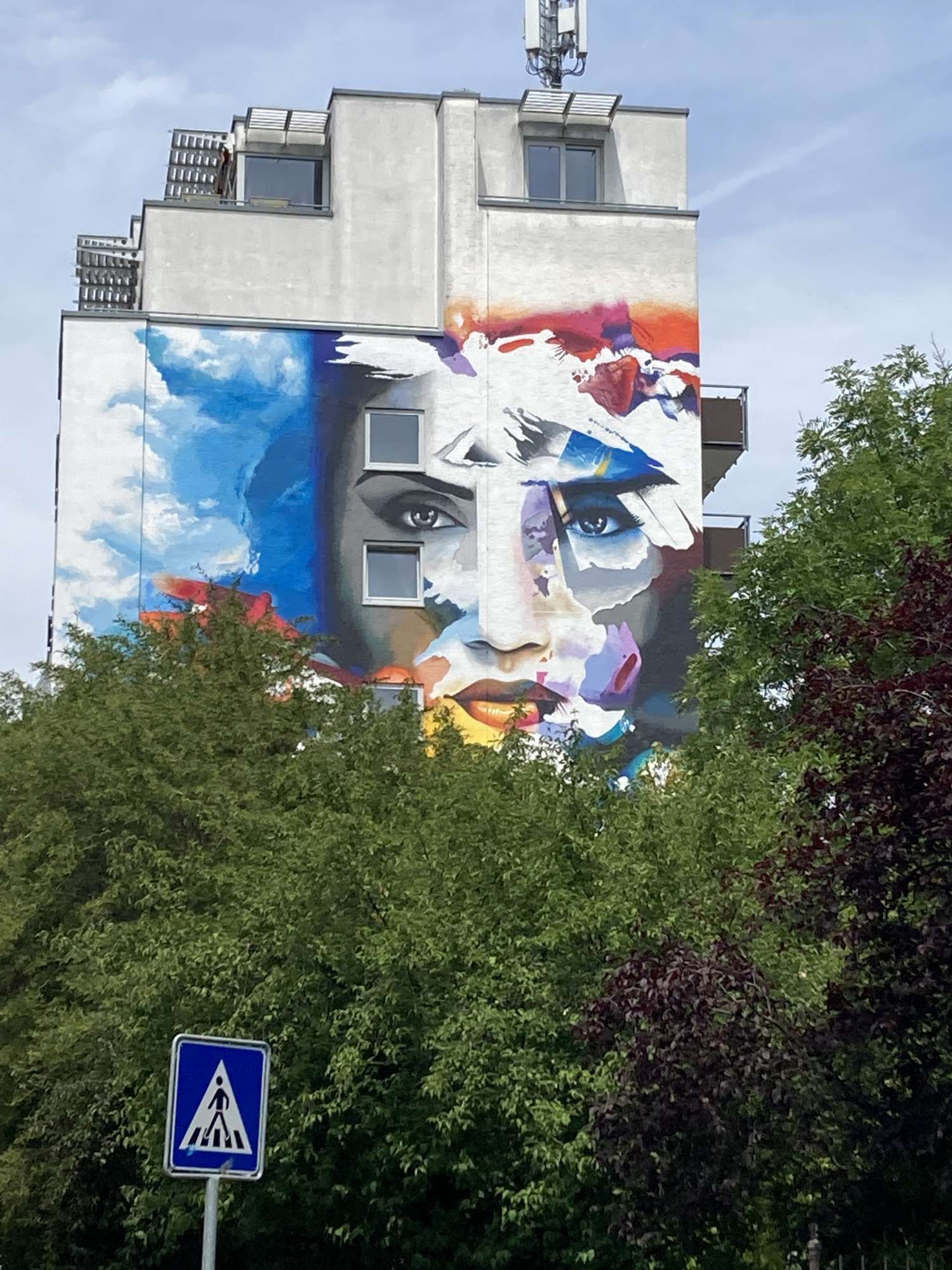 
								Street-art graffiti fresque 
								Justus Becker 
									33 Schwanthalerstra&szlig;e
									60594
									Frankfurt am Main
									Germany 
									Karo-Karo Kendrickx
								Street-Art-Safari.com
								