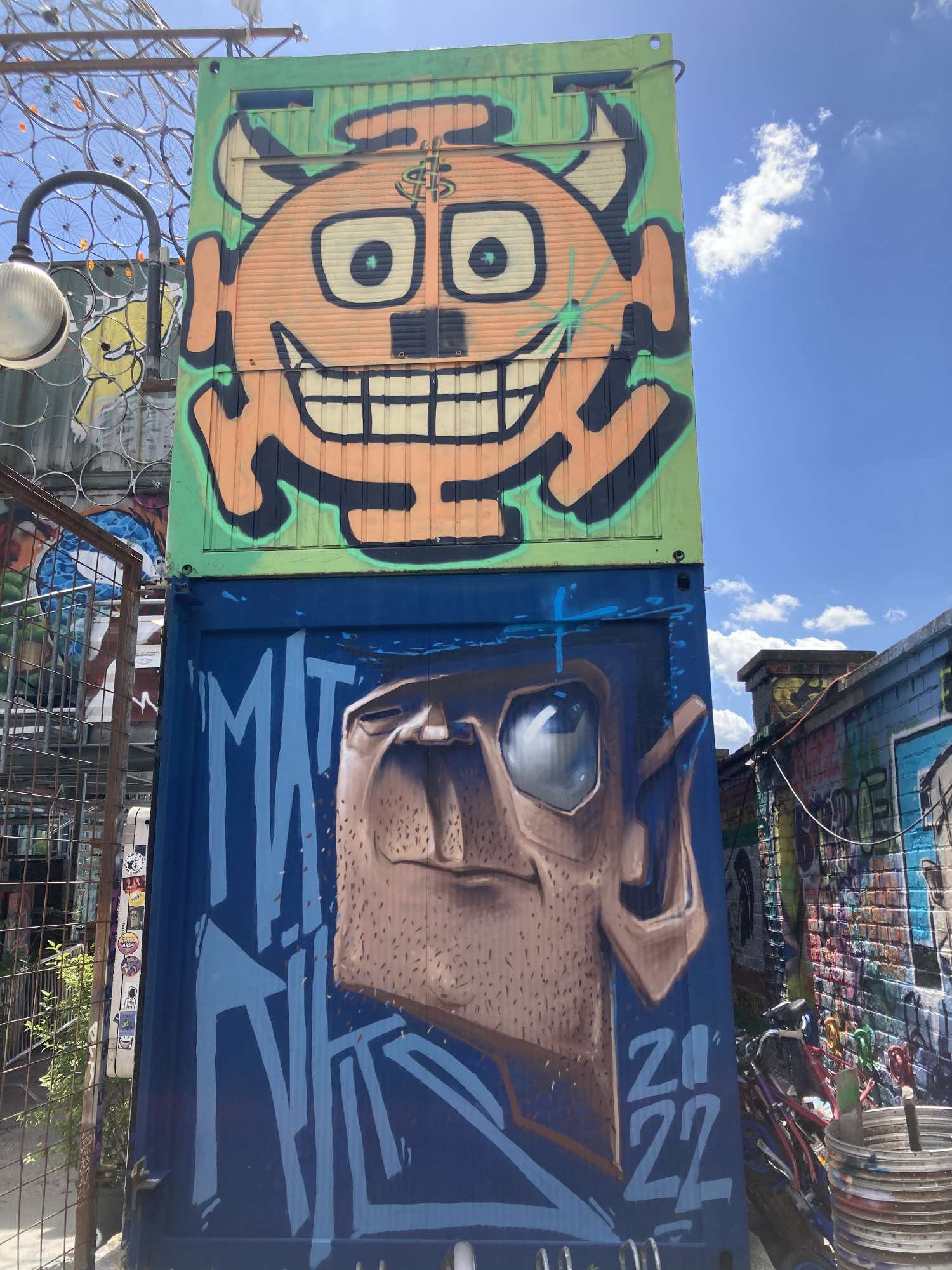 
								Street-art graffiti fresque 
								mr.matriks 
									29 Tumblingerstra&szlig;e
									80337
									M&uuml;nchen
									Germany 
									Karo-Karo Kendrickx
								Street-Art-Safari.com
								