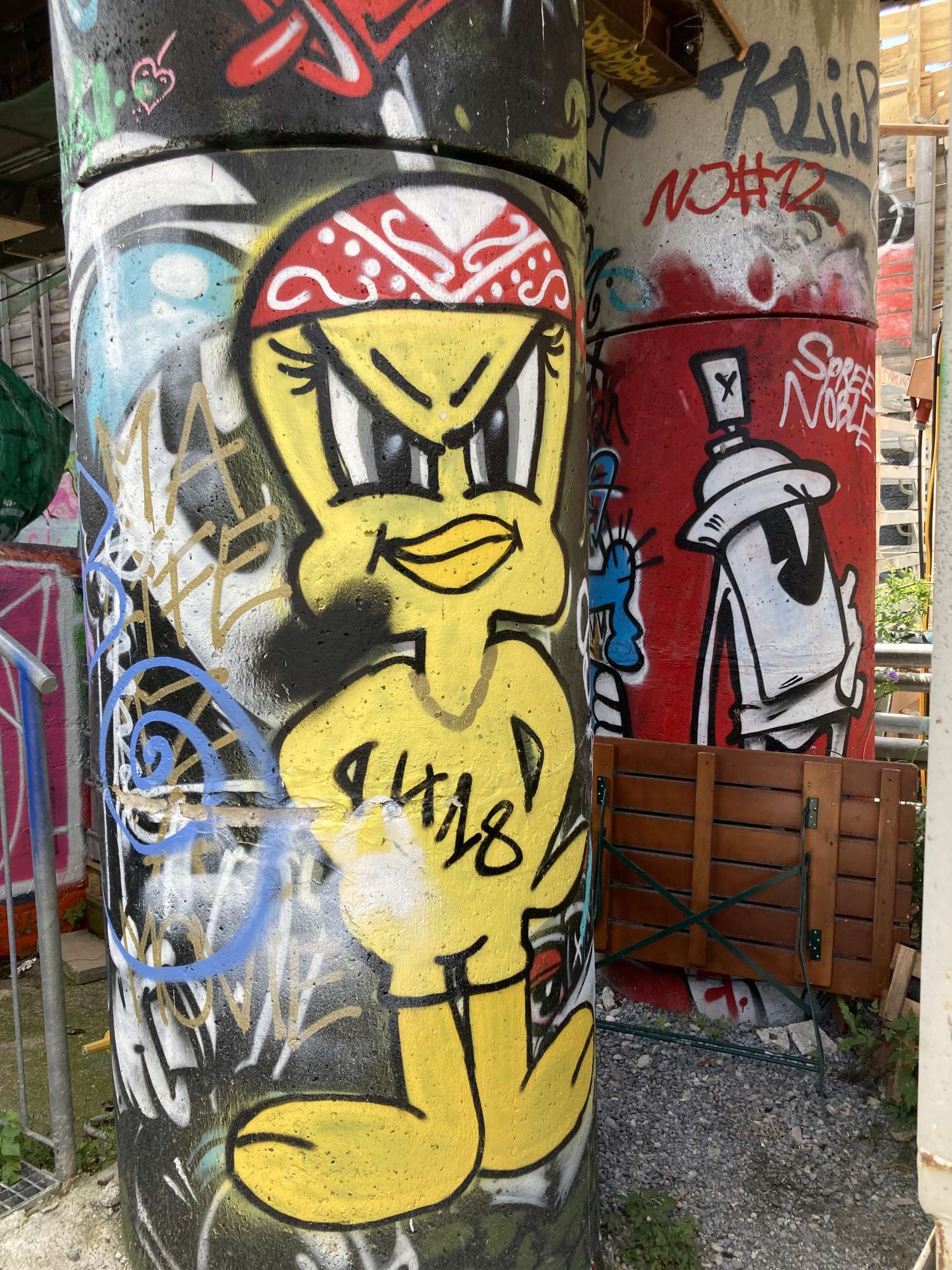 
								Street-art graffiti fresque 
								 
									29 Tumblingerstra&szlig;e
									80337
									M&uuml;nchen
									Germany 
									Karo-Karo Kendrickx
								Street-Art-Safari.com
								