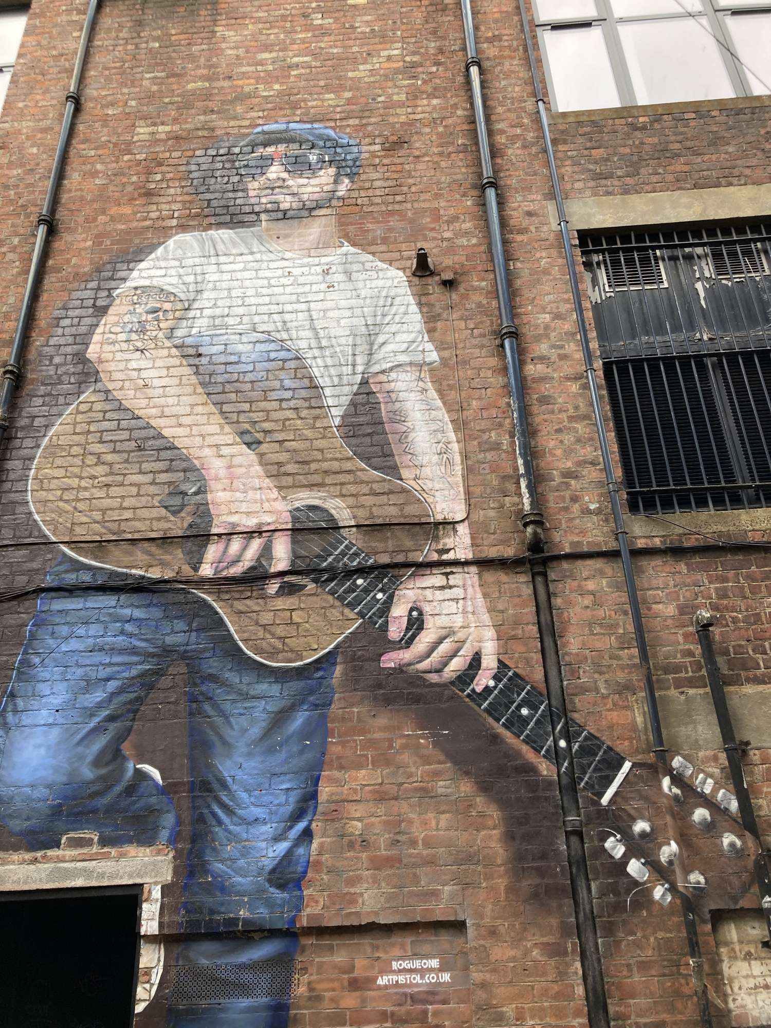 
								Street-art graffiti fresque 
								ROGUEONER 
									123 Sauchiehall Street
									G2 3DD
									Glasgow
									United Kingdom 
									Karo-Karo Kendrickx
								Street-Art-Safari.com
								